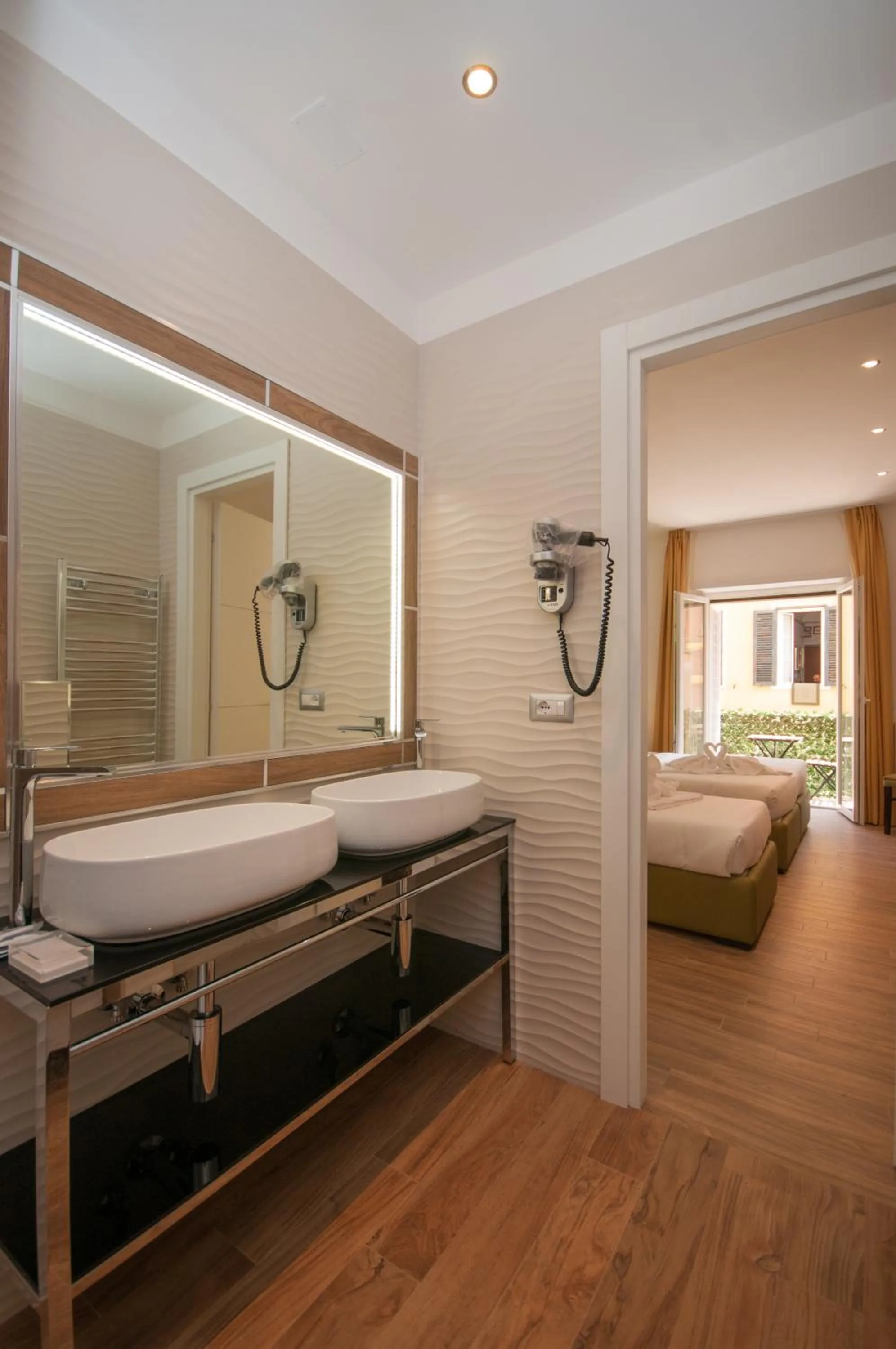 Bathroom, Bed in Vatican Relais Rome