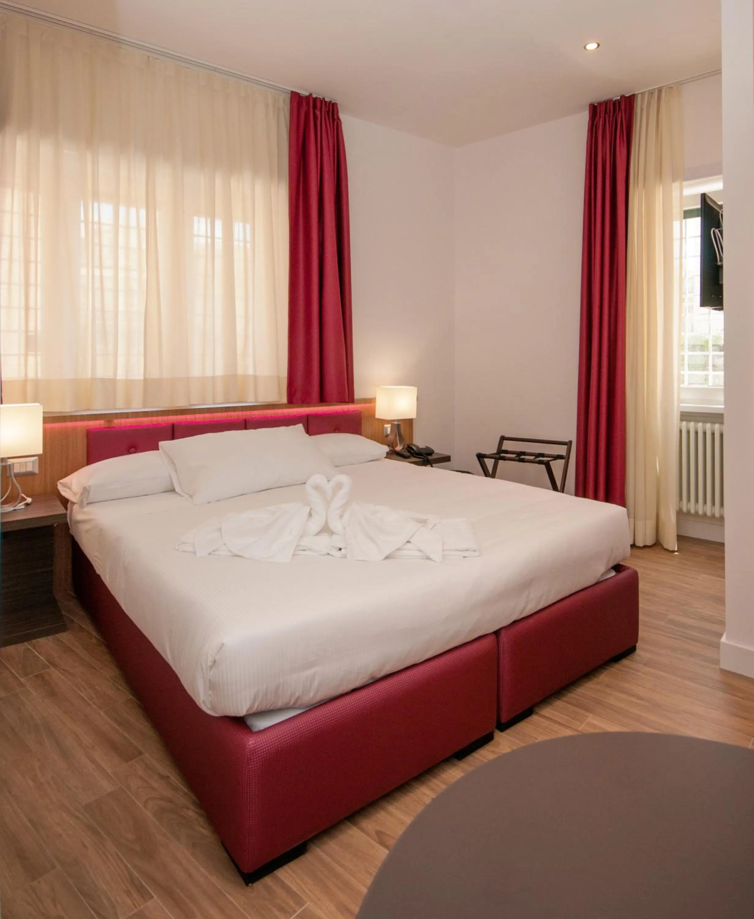 Photo of the whole room, Bed in Vatican Relais Rome