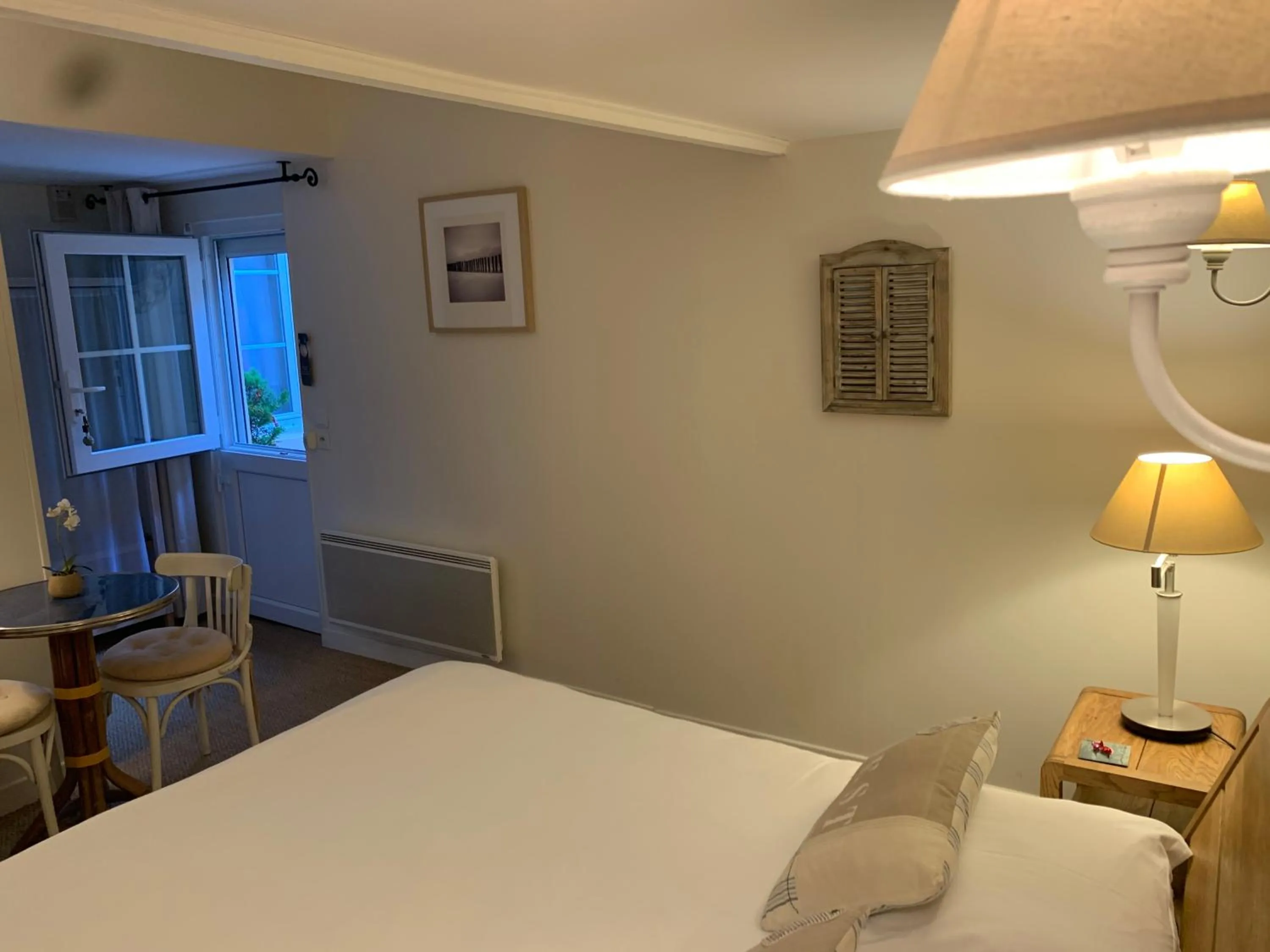 Photo of the whole room, Bed in Hotel Des Falaises