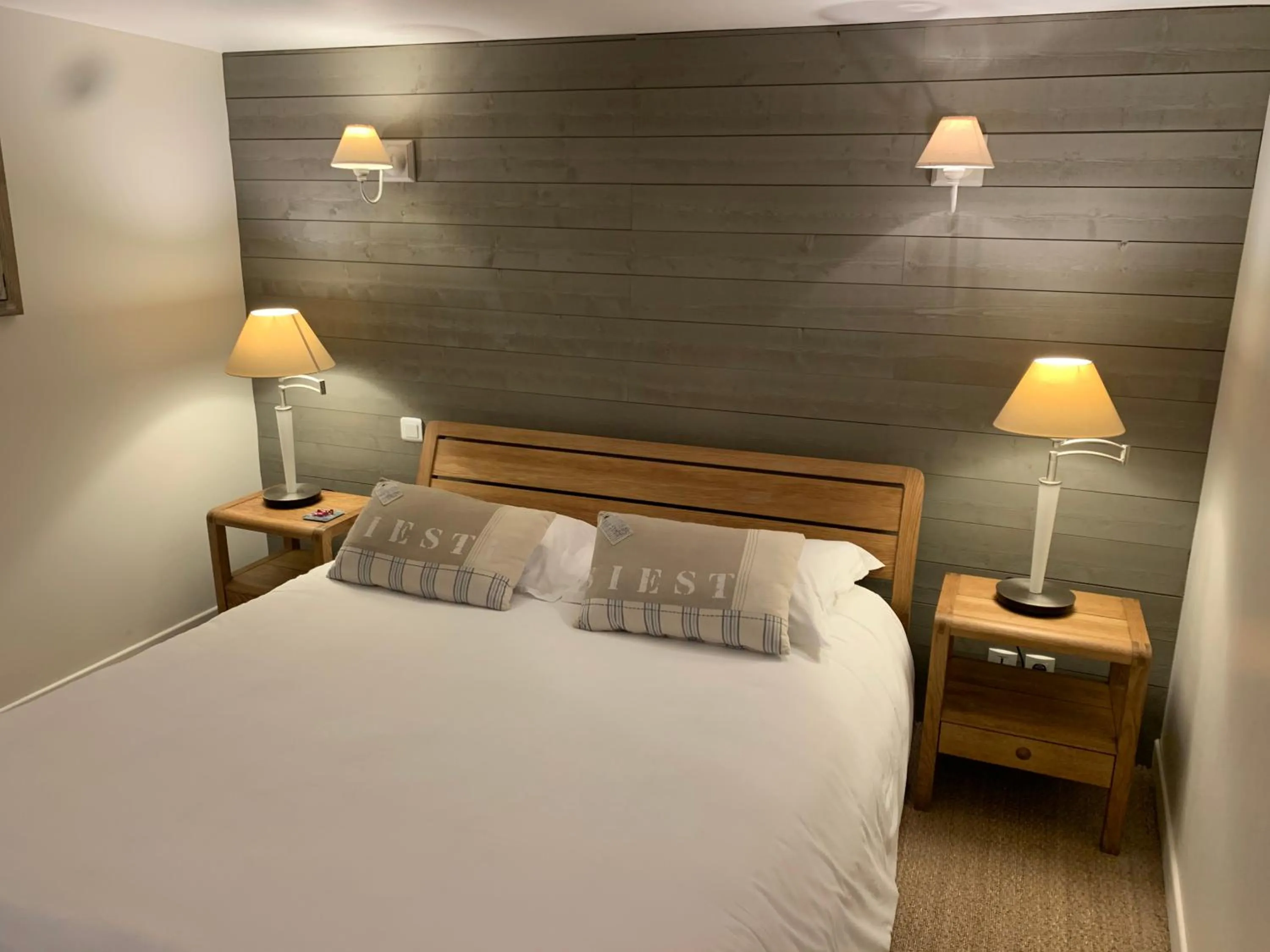 Photo of the whole room, Bed in Hotel Des Falaises