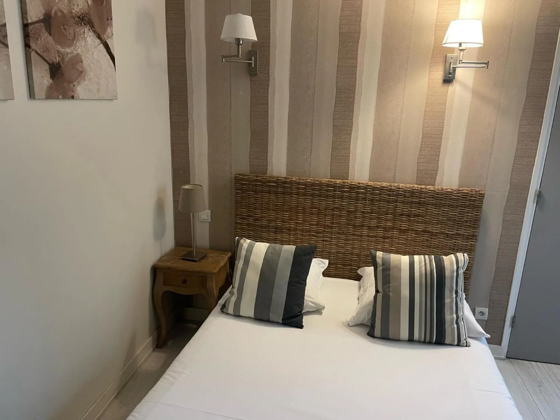 Photo of the whole room, Bed in Hotel Des Falaises