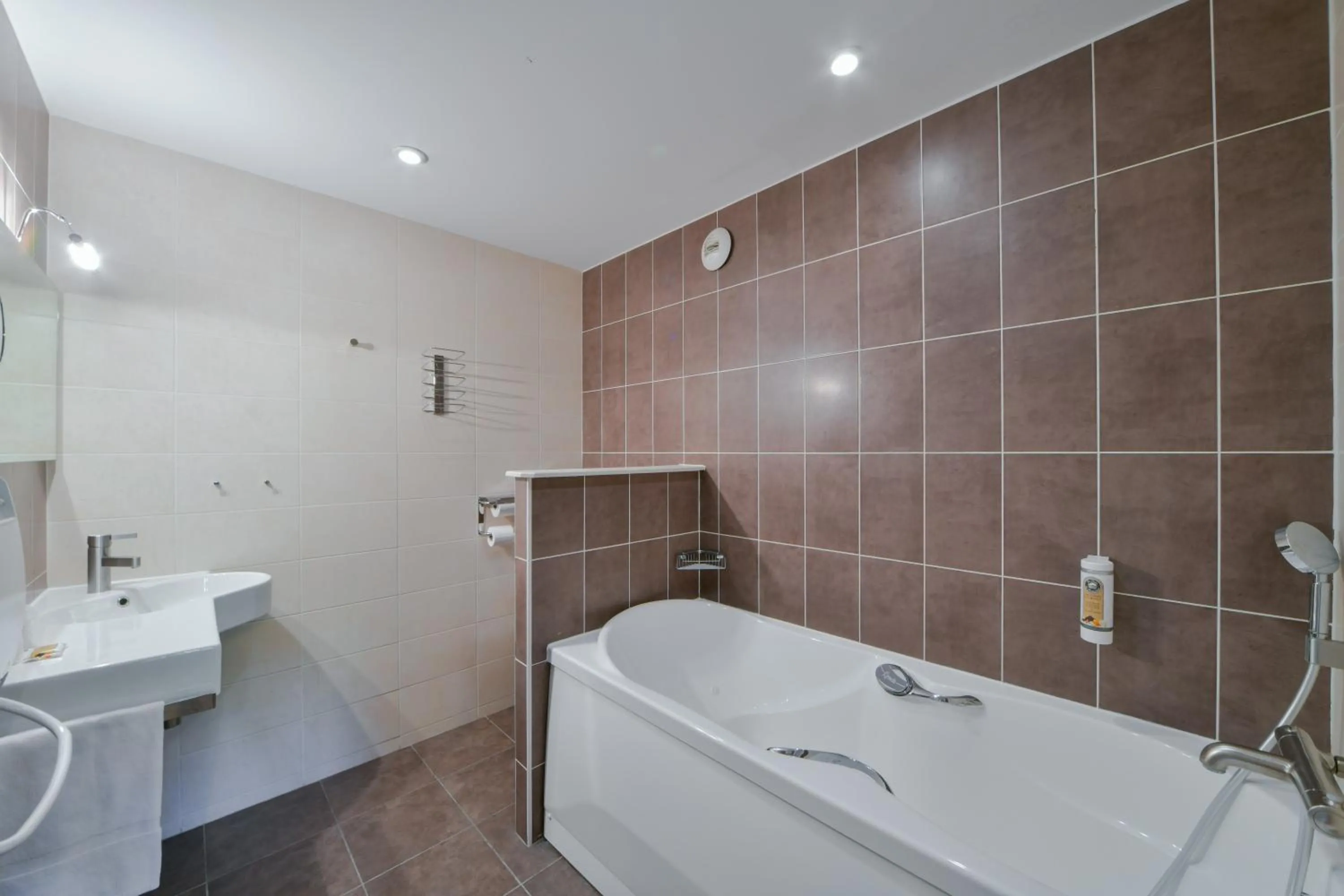 Bathroom in BHOMA Bourges - Hôtel