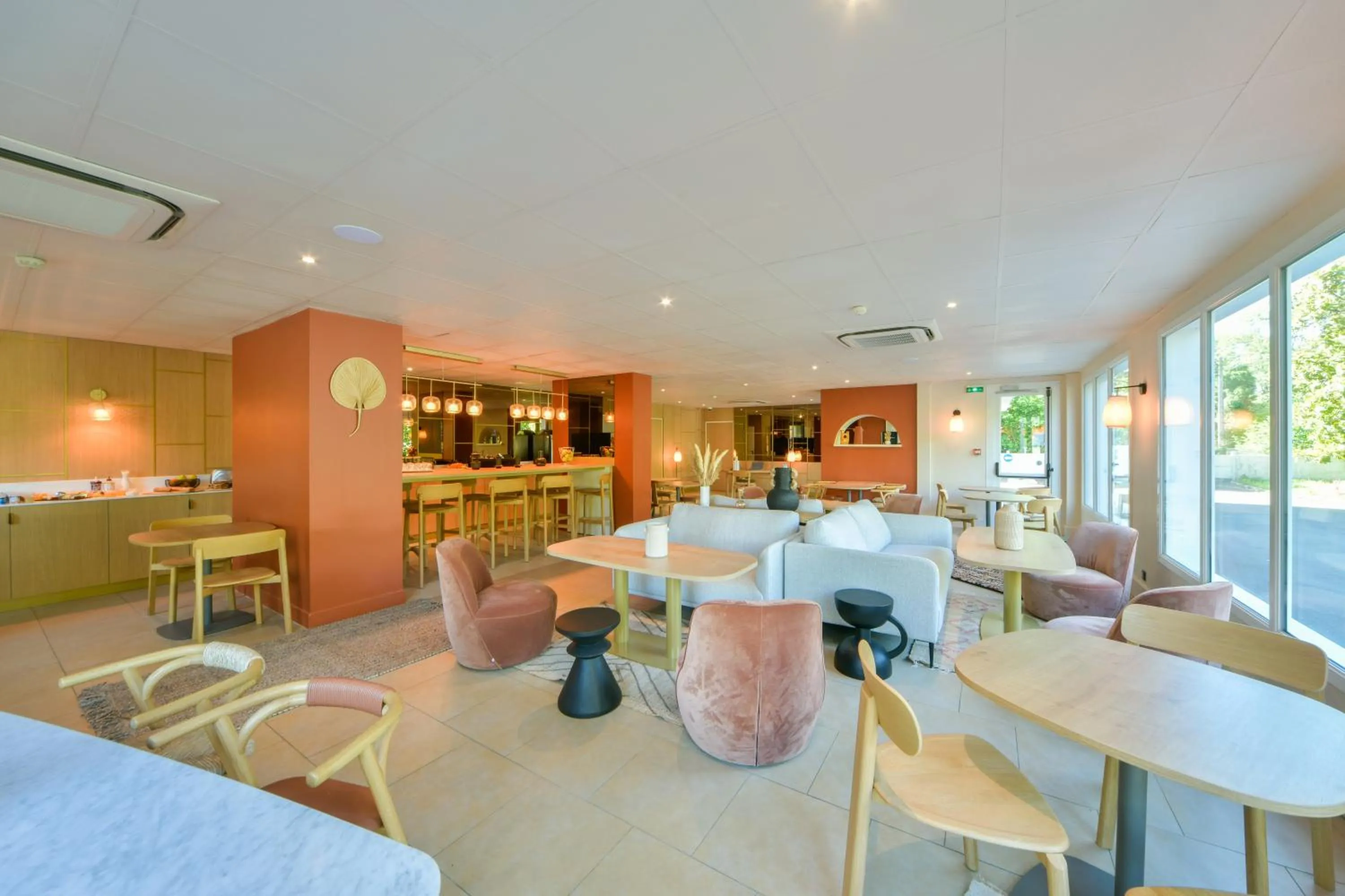 Property building in BHOMA Bourges - Hôtel