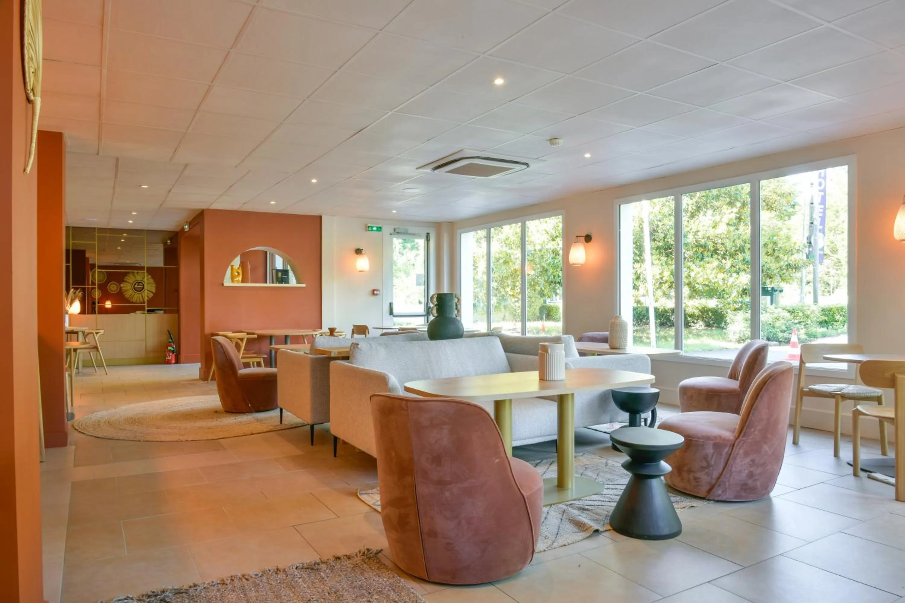 Property building in BHOMA Bourges - Hôtel