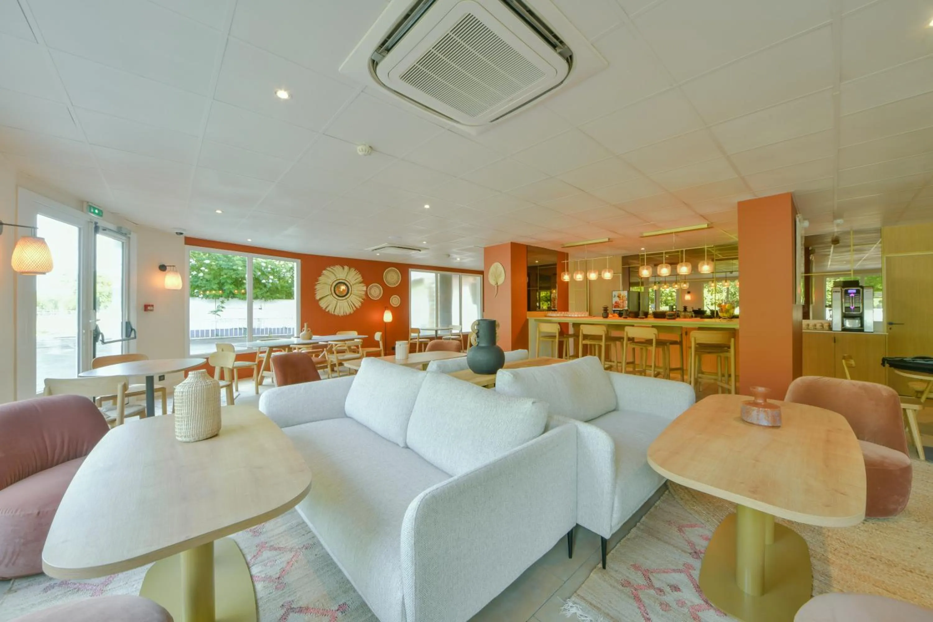 Property building in BHOMA Bourges - Hôtel