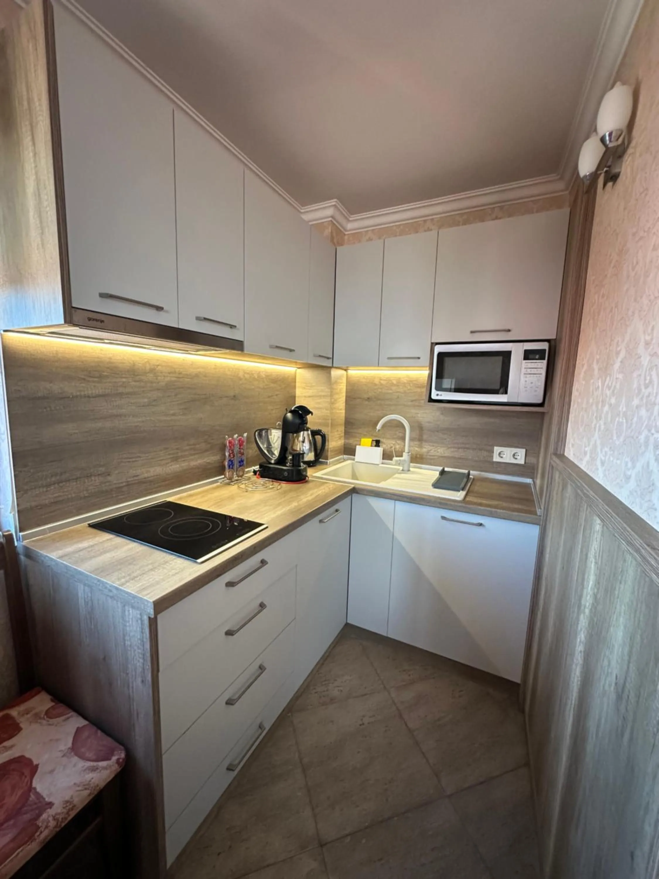 Kitchen or kitchenette in Family Hotel Radiana