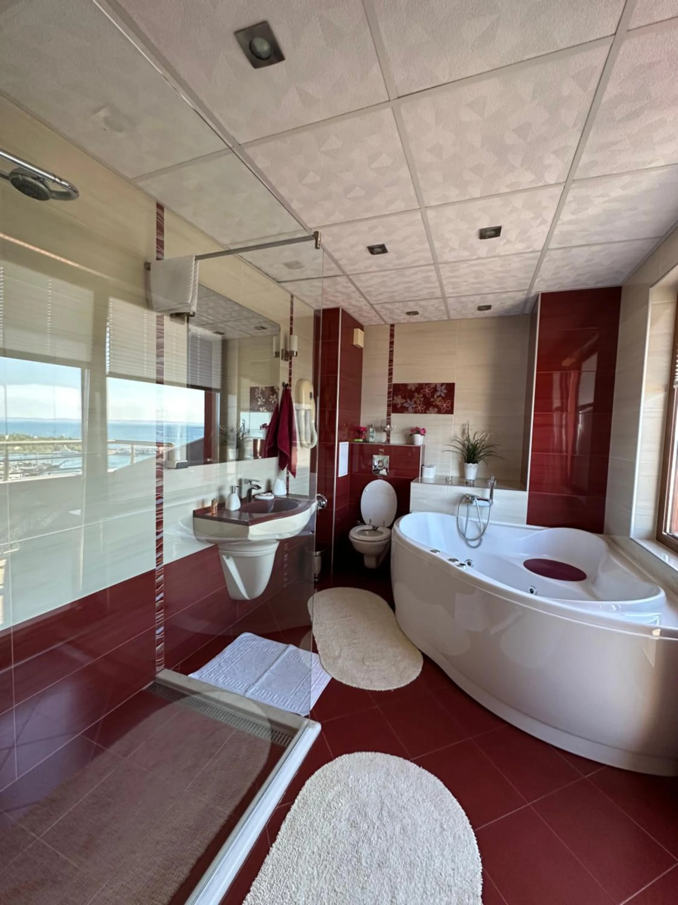 Bathroom, Bed in Family Hotel Radiana