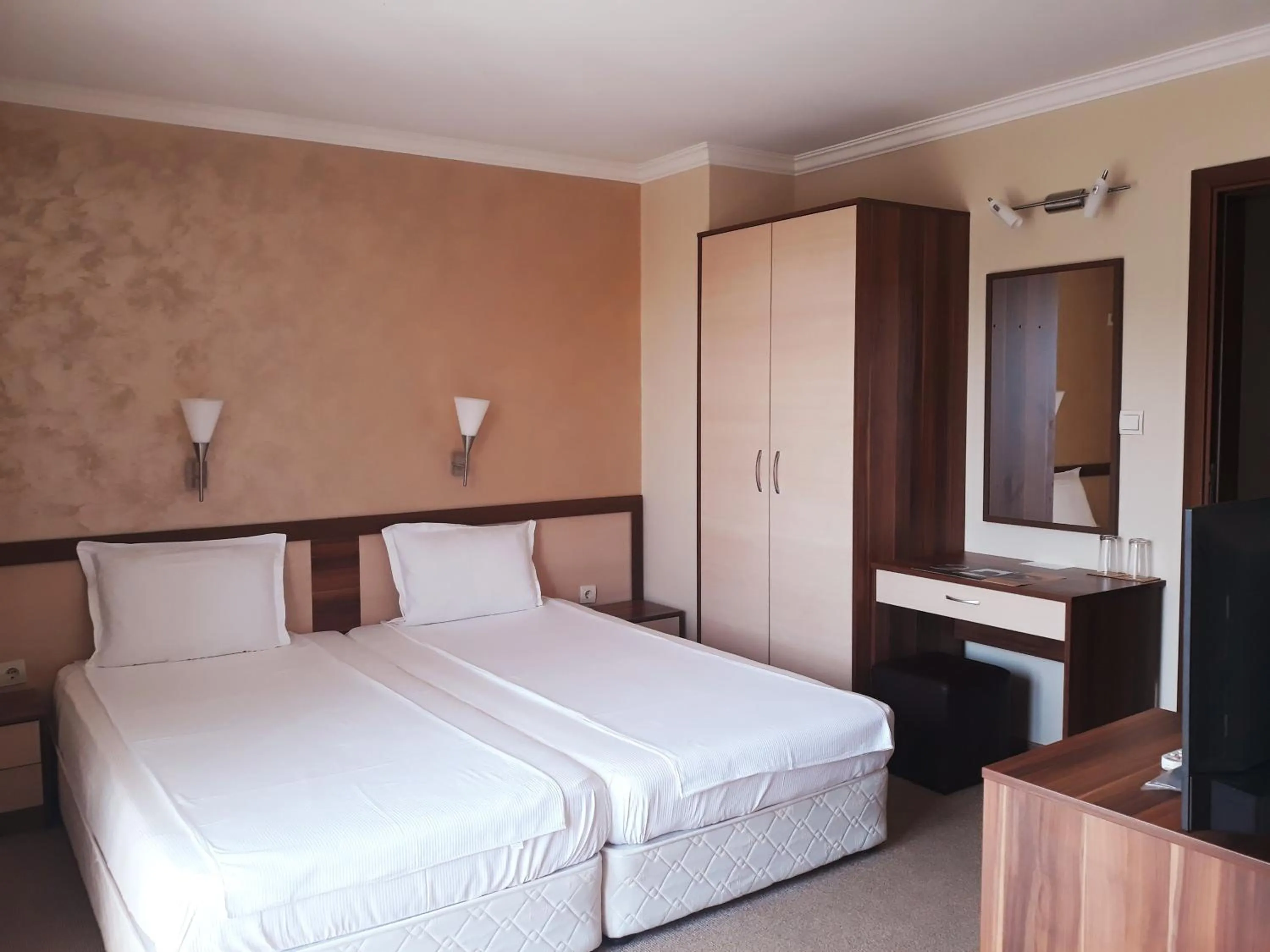 Photo of the whole room, Bed in Family Hotel Radiana