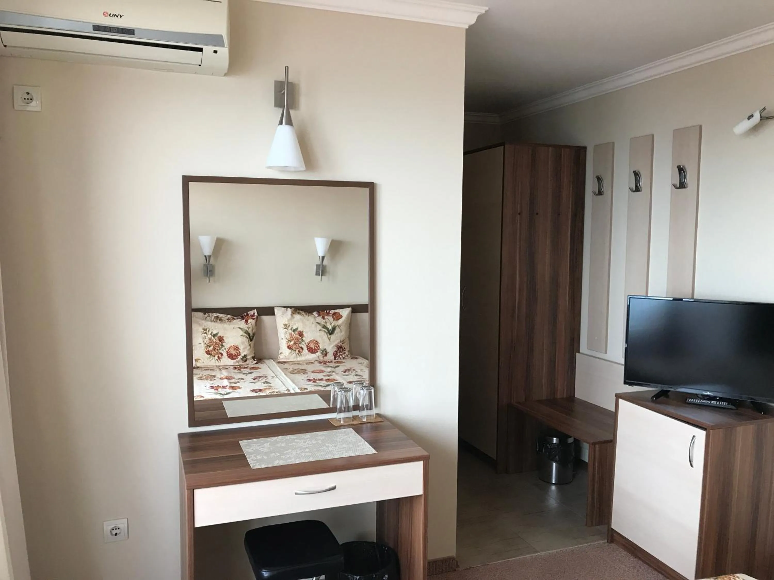 Bedroom, Bed in Family Hotel Radiana