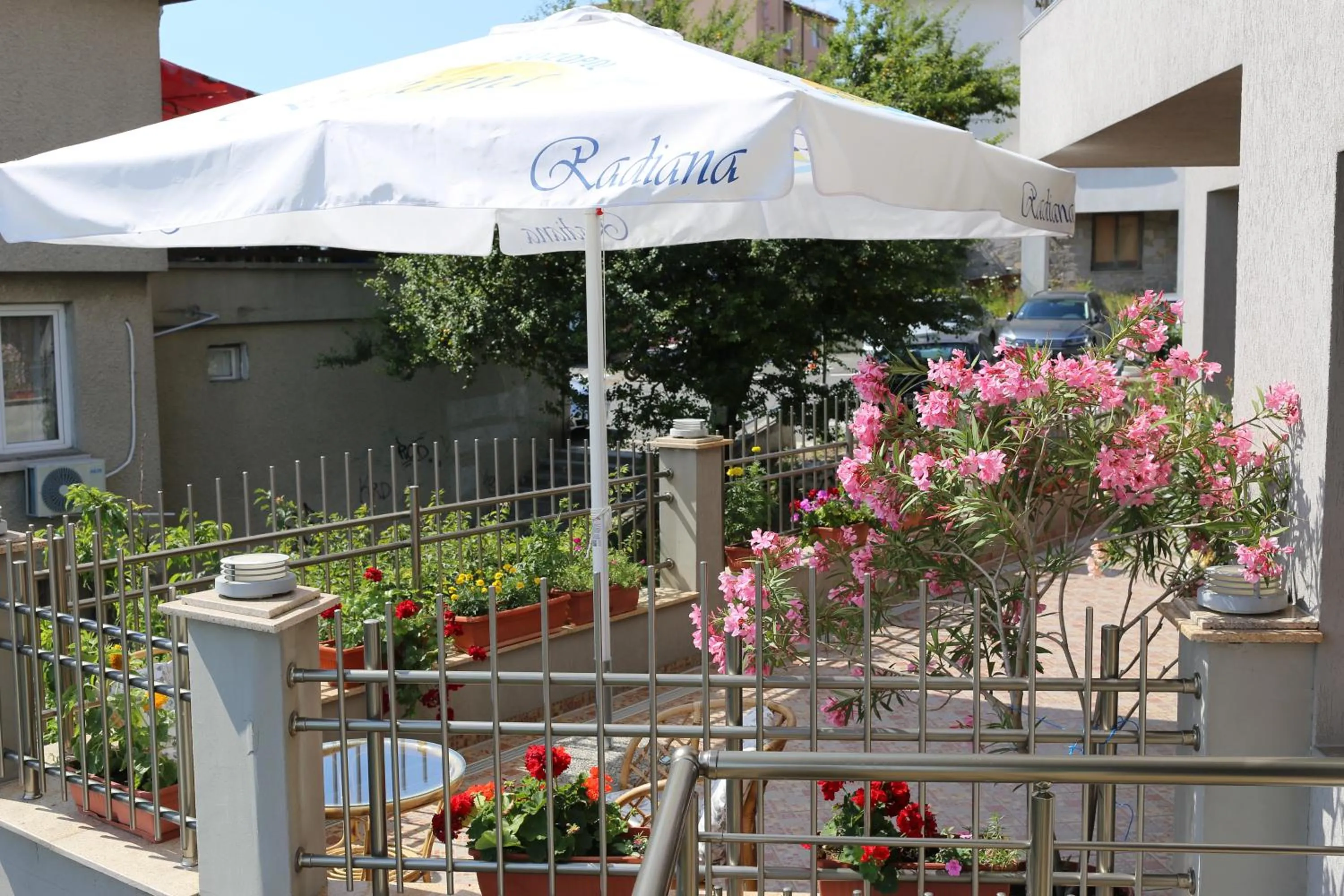Facade/entrance in Family Hotel Radiana