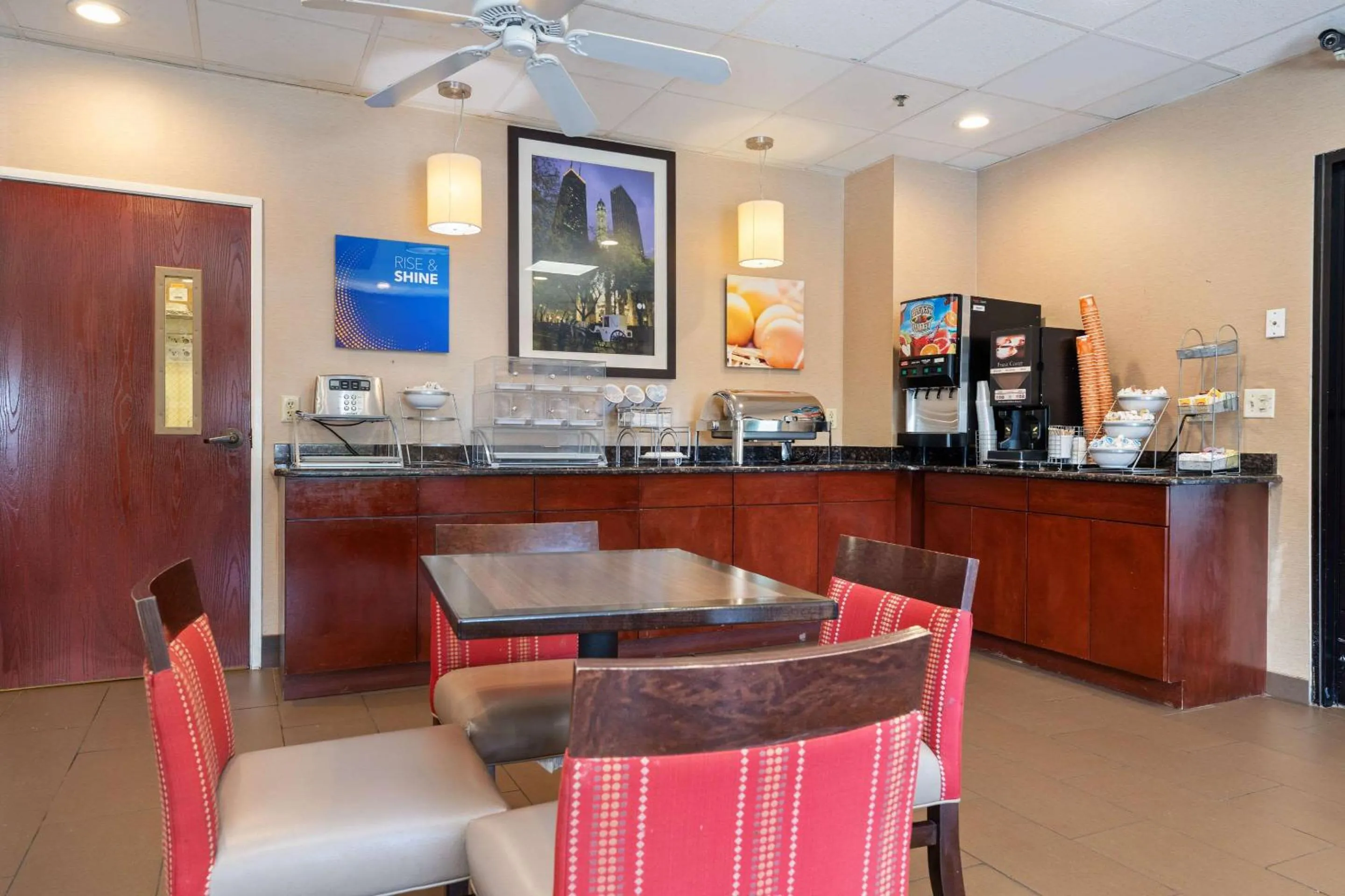 Breakfast in Comfort Suites Lombard - Addison