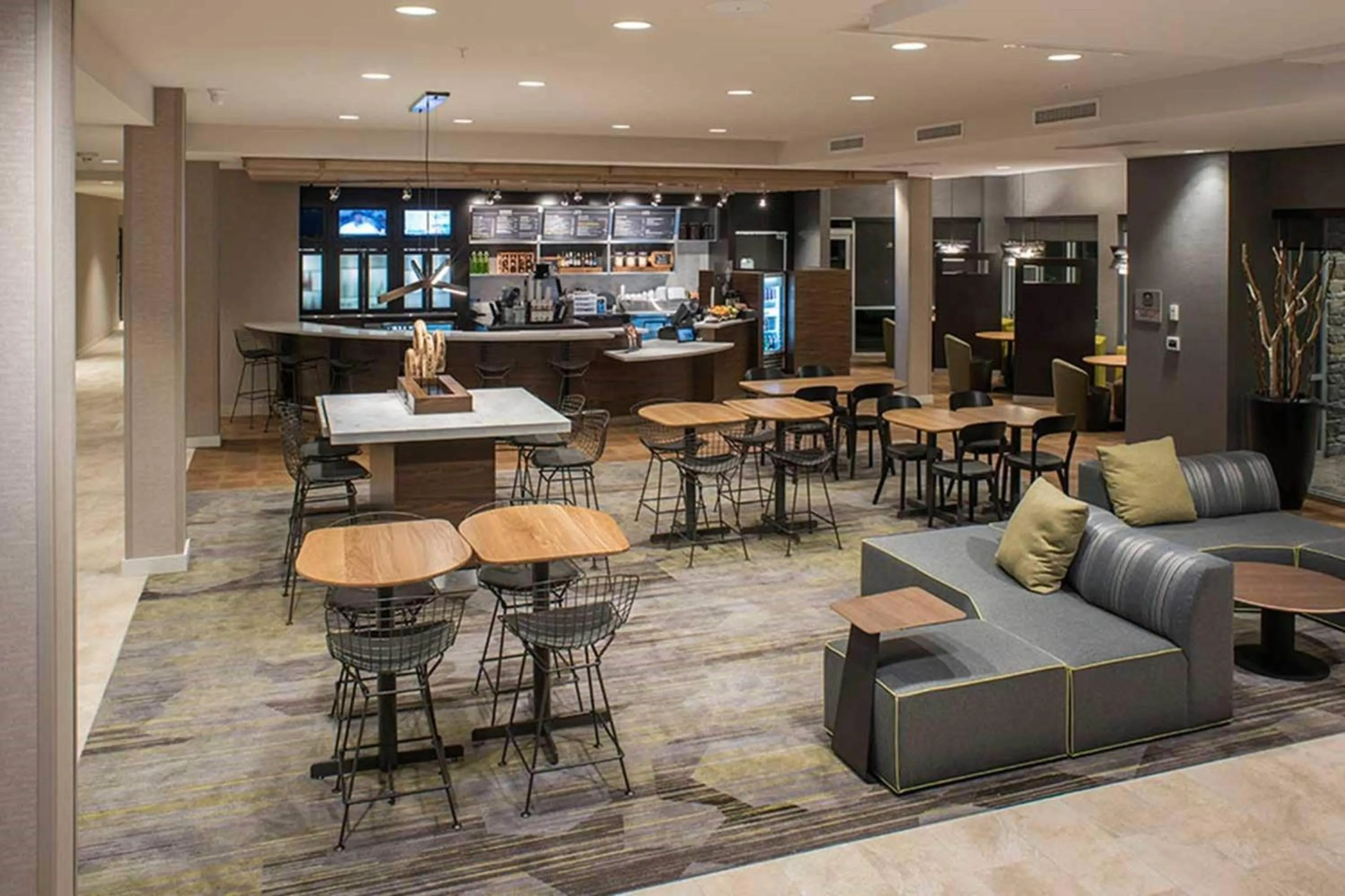 Restaurant/places to eat in Courtyard by Marriott Albany Clifton Park