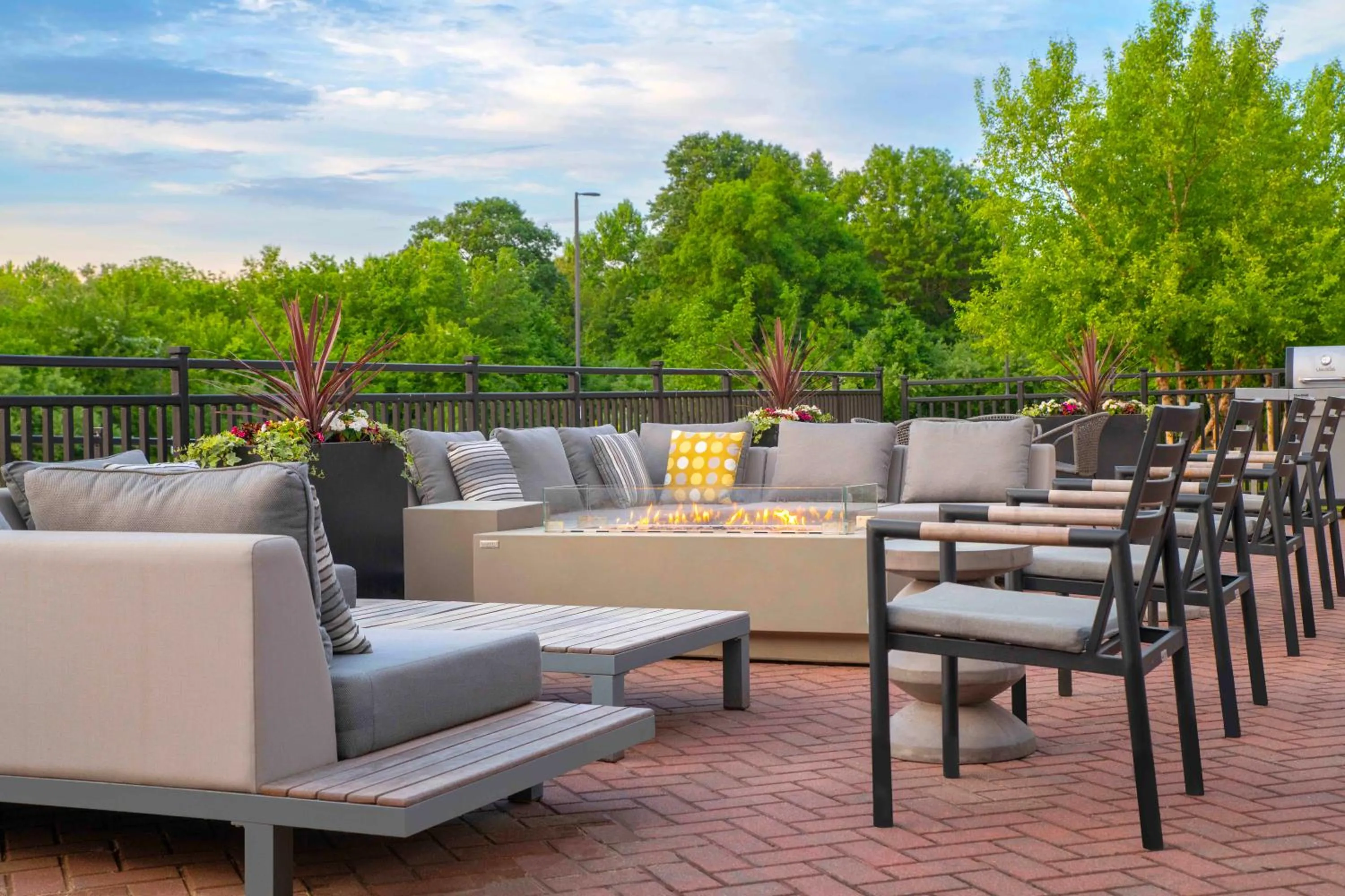Patio in Residence Inn by Marriott Boston Concord