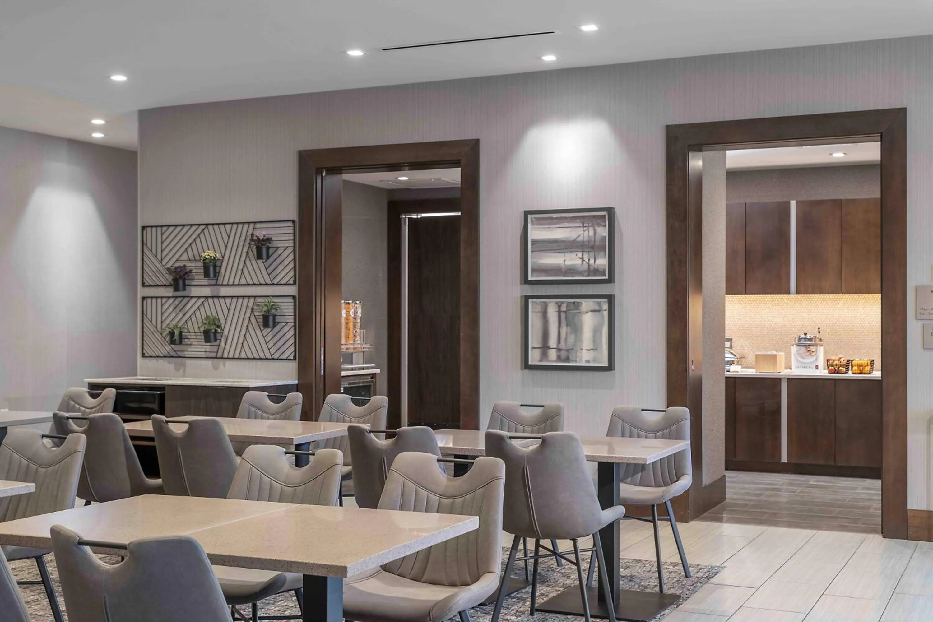 Dining area in Residence Inn by Marriott Boston Concord