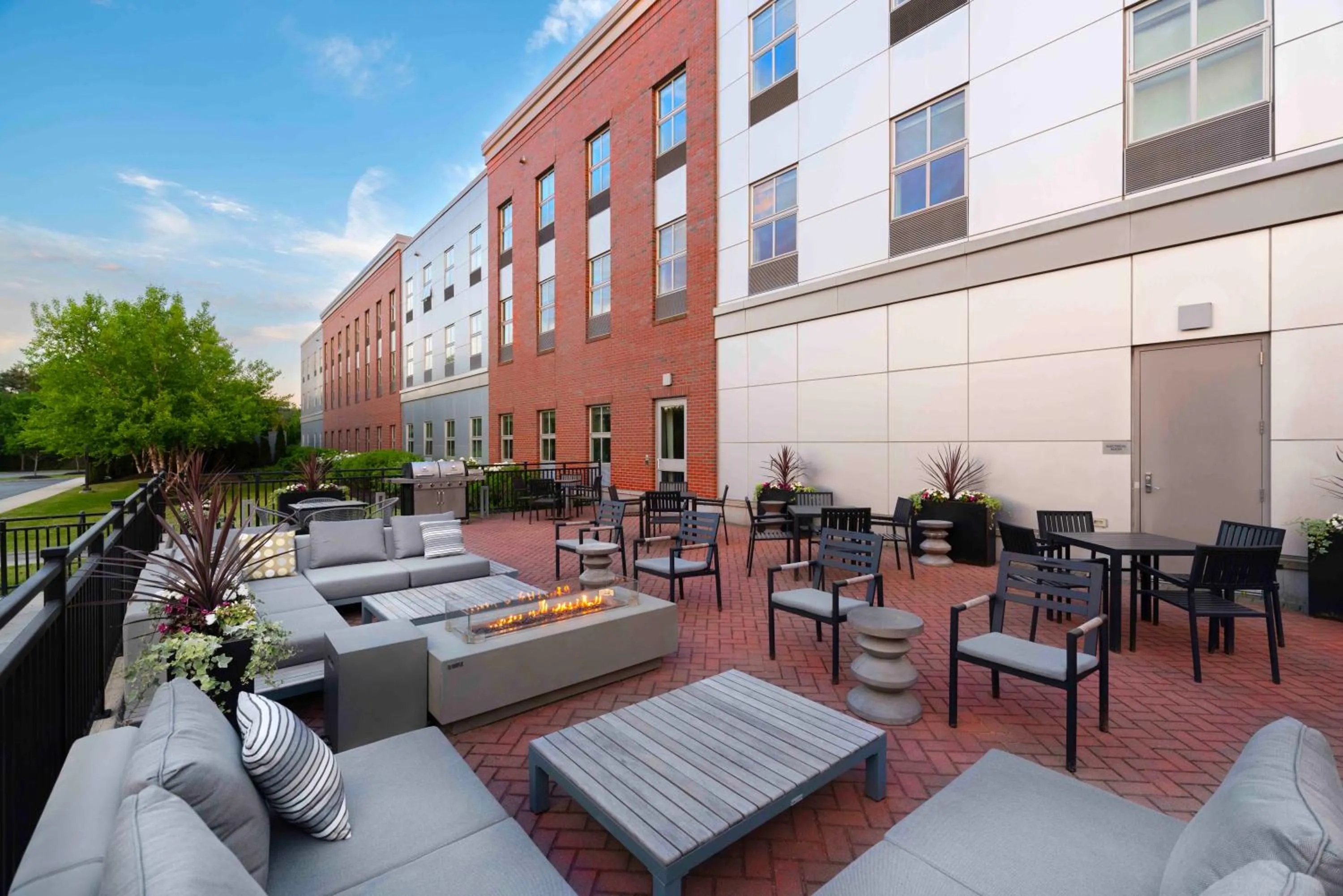 Patio in Residence Inn by Marriott Boston Concord