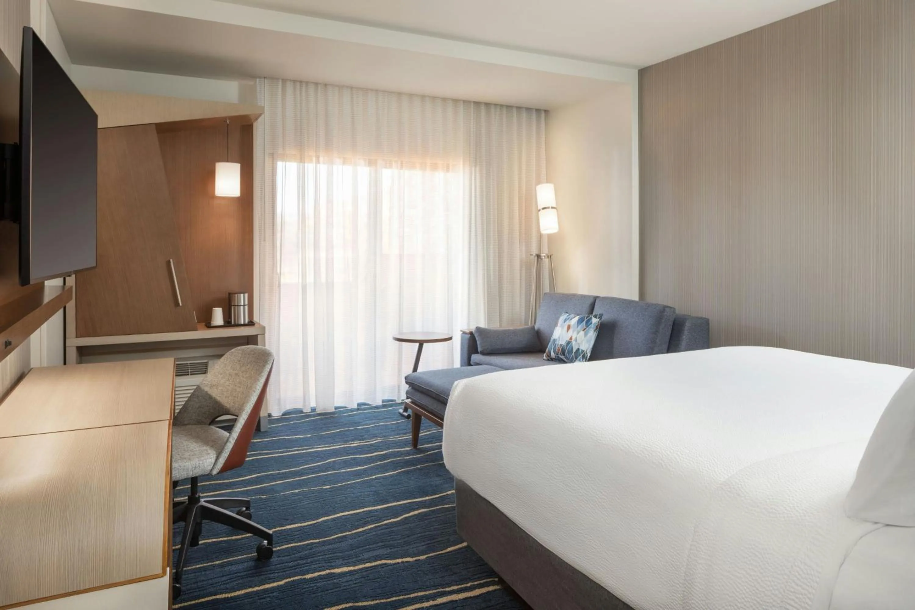 Photo of the whole room, Bed in Courtyard by Marriott Sedona