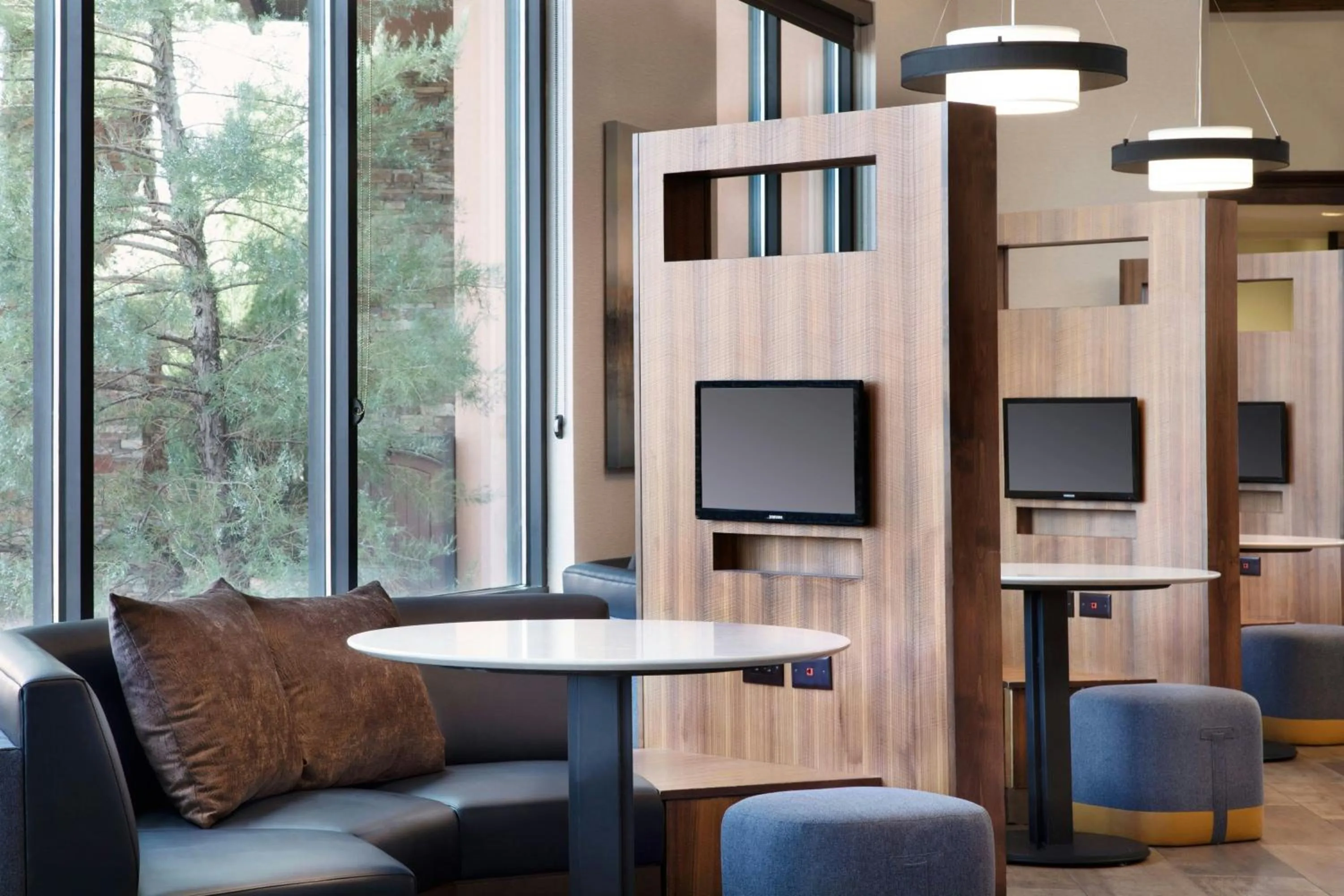 Lounge or bar in Courtyard by Marriott Sedona