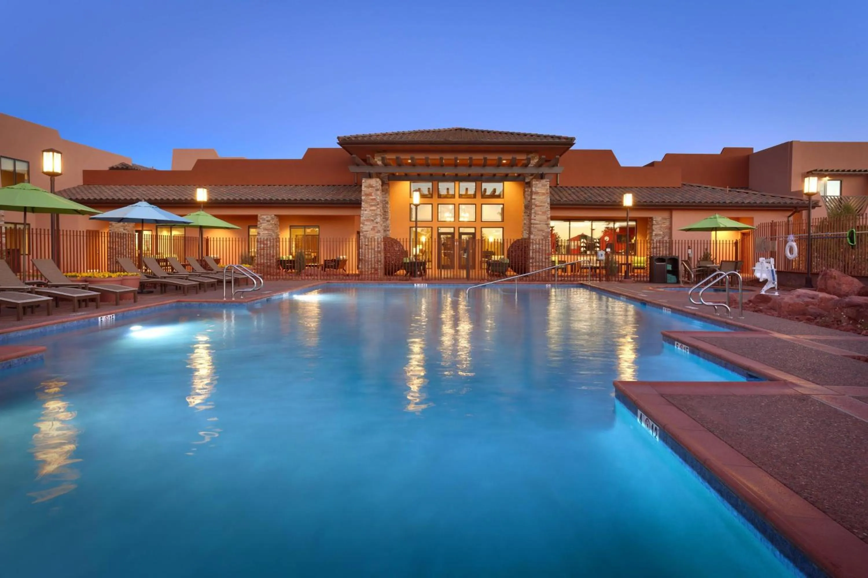 Swimming pool in Courtyard by Marriott Sedona