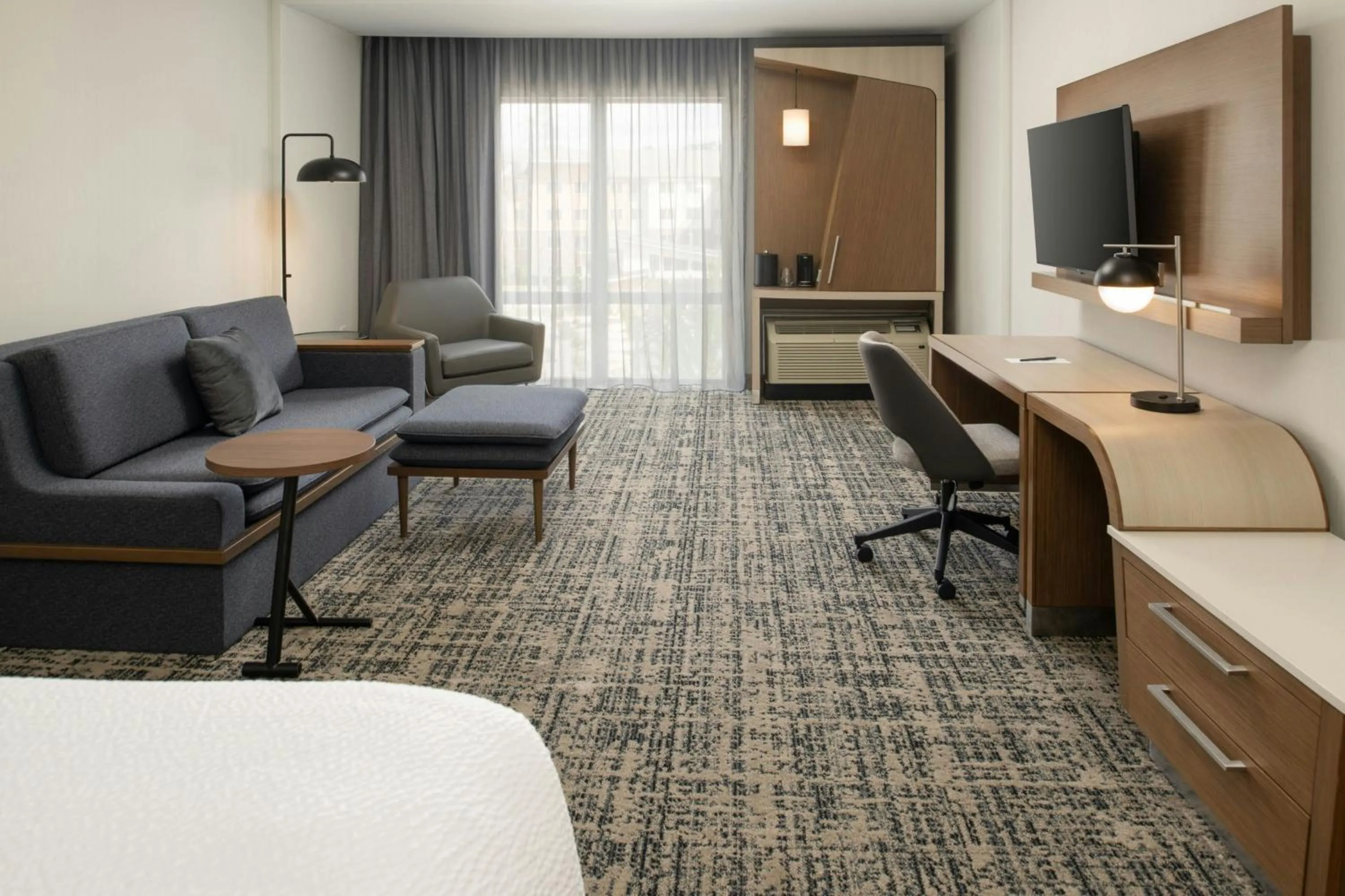 Bedroom, Bed in Courtyard by Marriott Houston City Place