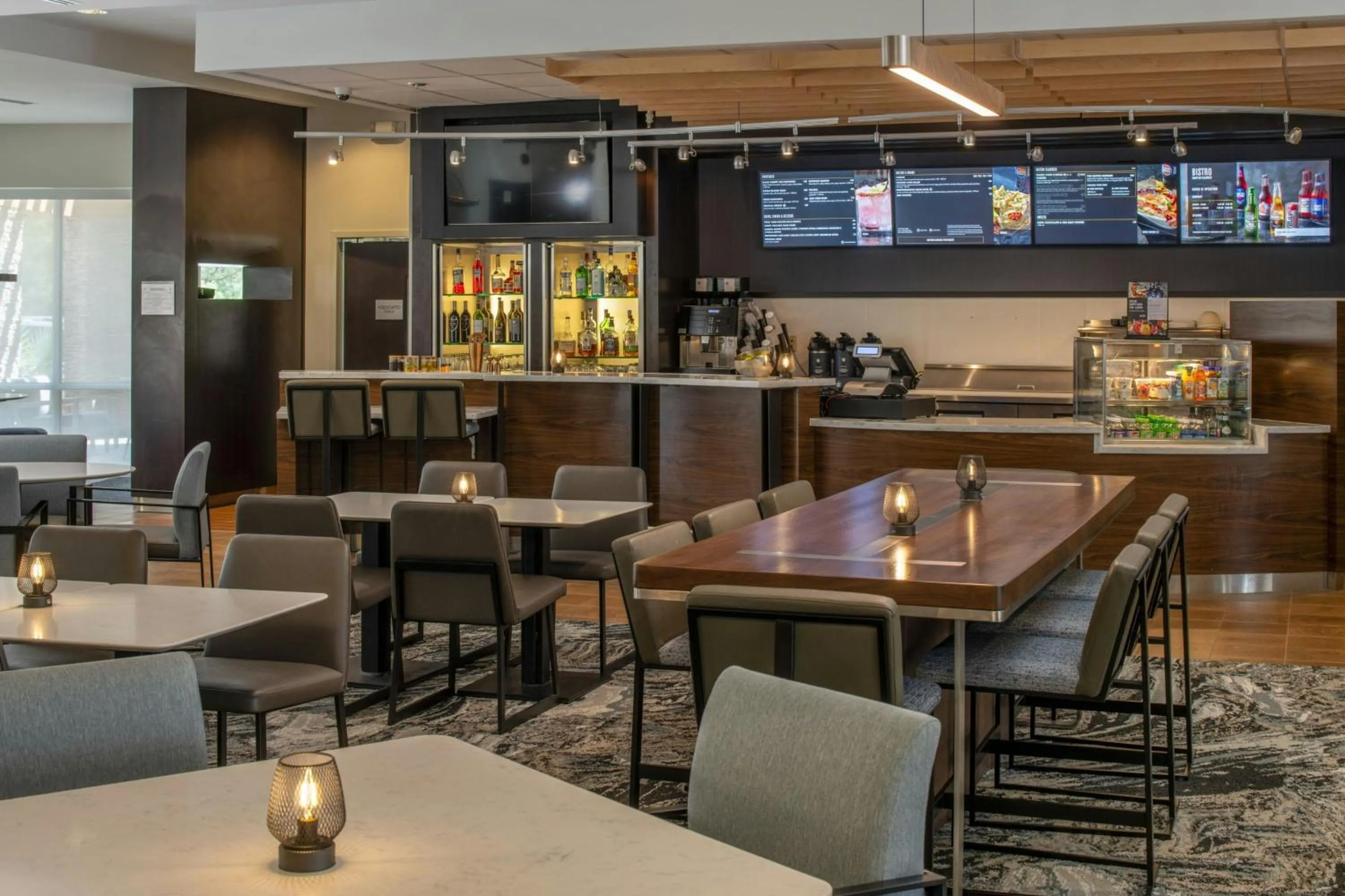 Restaurant/places to eat in Courtyard by Marriott Houston City Place