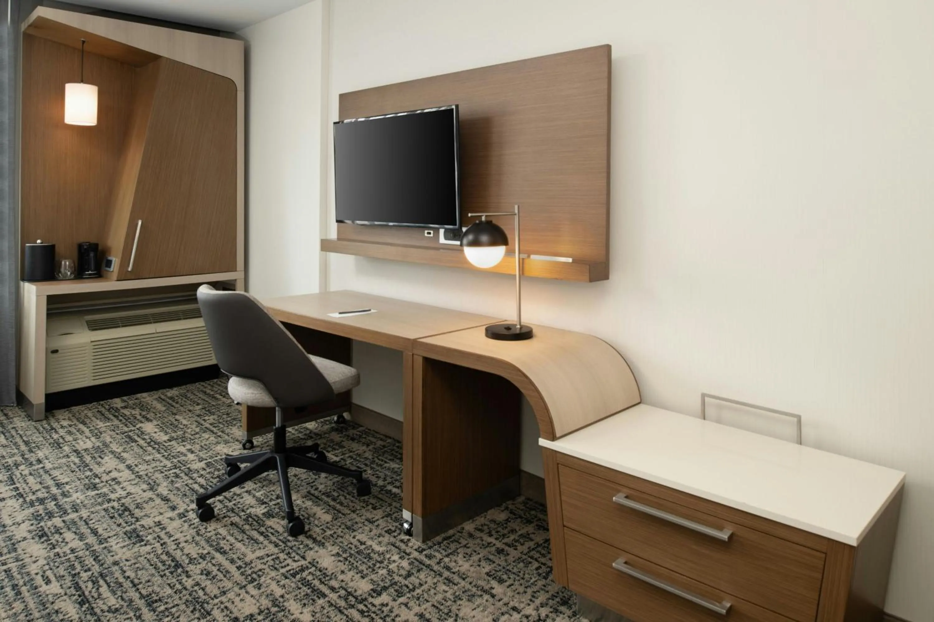 Photo of the whole room in Courtyard by Marriott Houston City Place