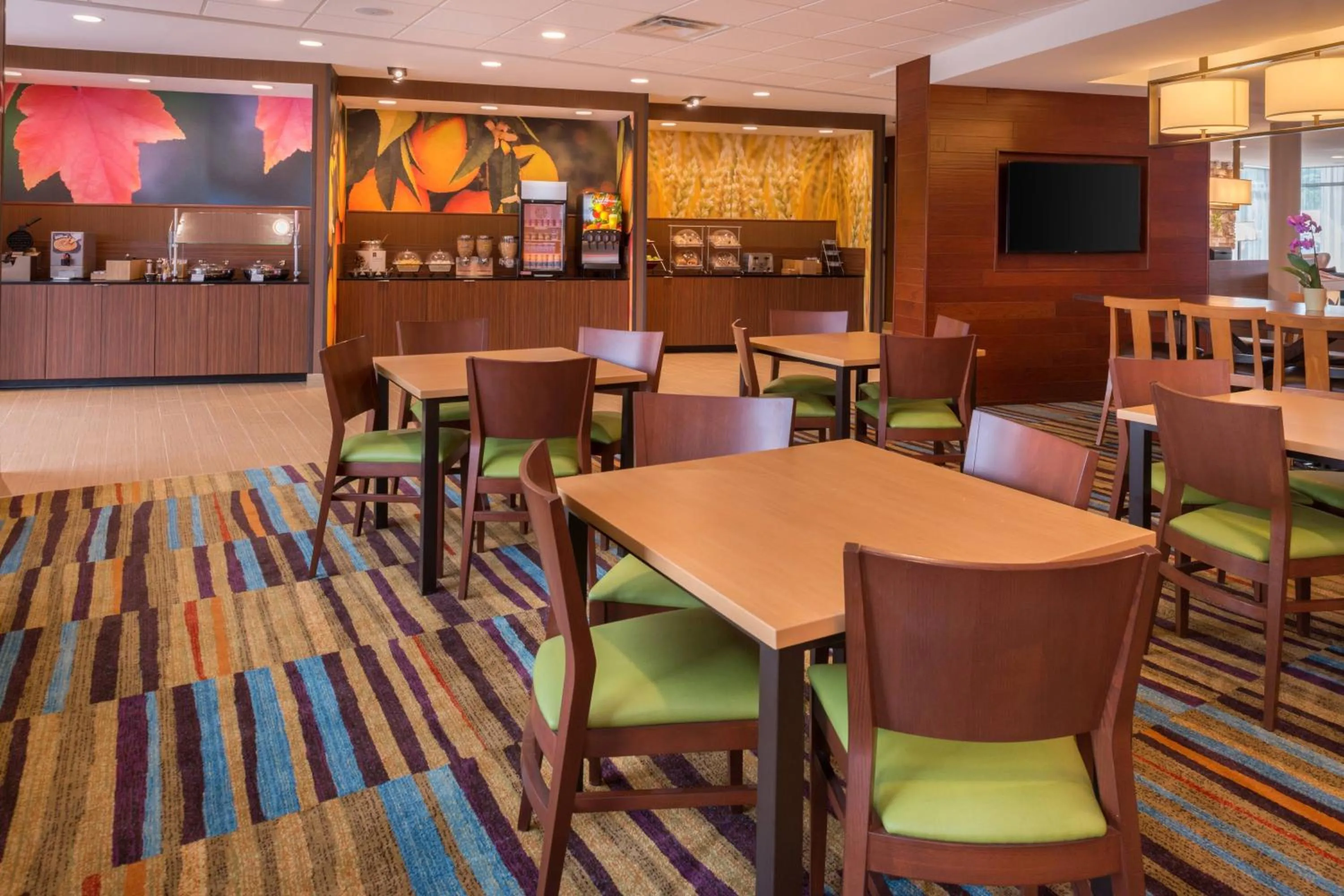 Breakfast in Fairfield Inn & Suites by Marriott Huntington