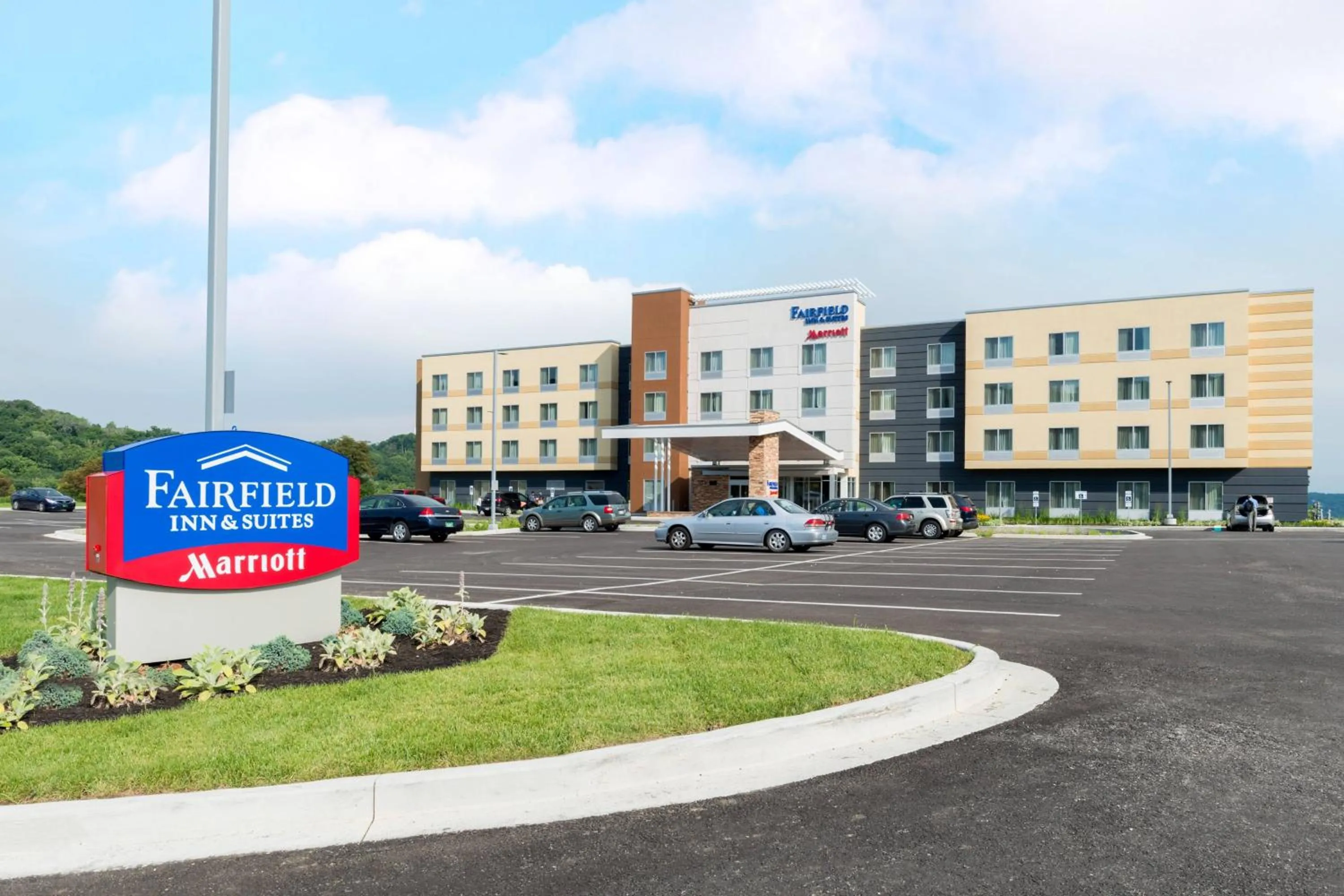 Property building in Fairfield Inn & Suites by Marriott Huntington