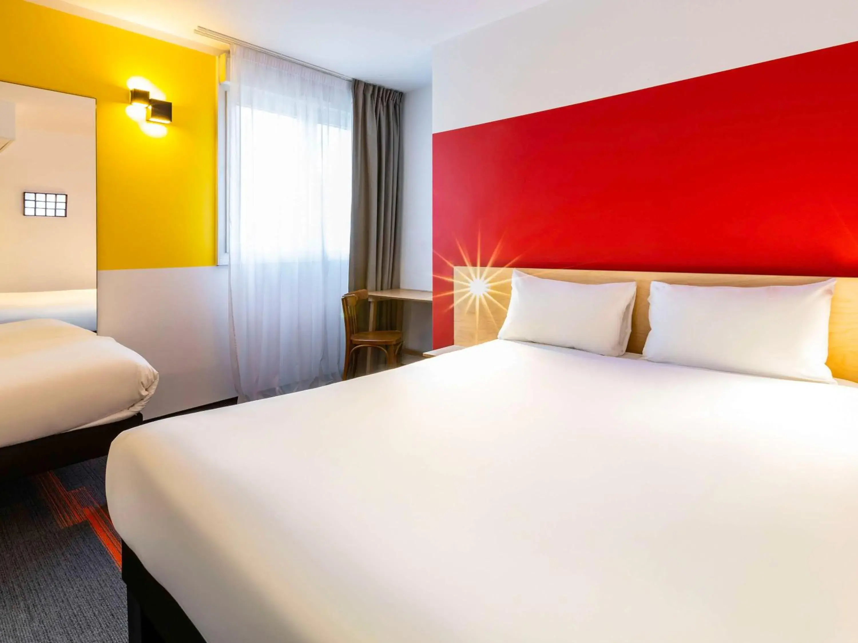 Pop Room with One Double Bed and One Single Bed in greet Hotel Nancy Sud Pop Room with One Double Bed and One Single Bed in greet Hotel Nancy Sud