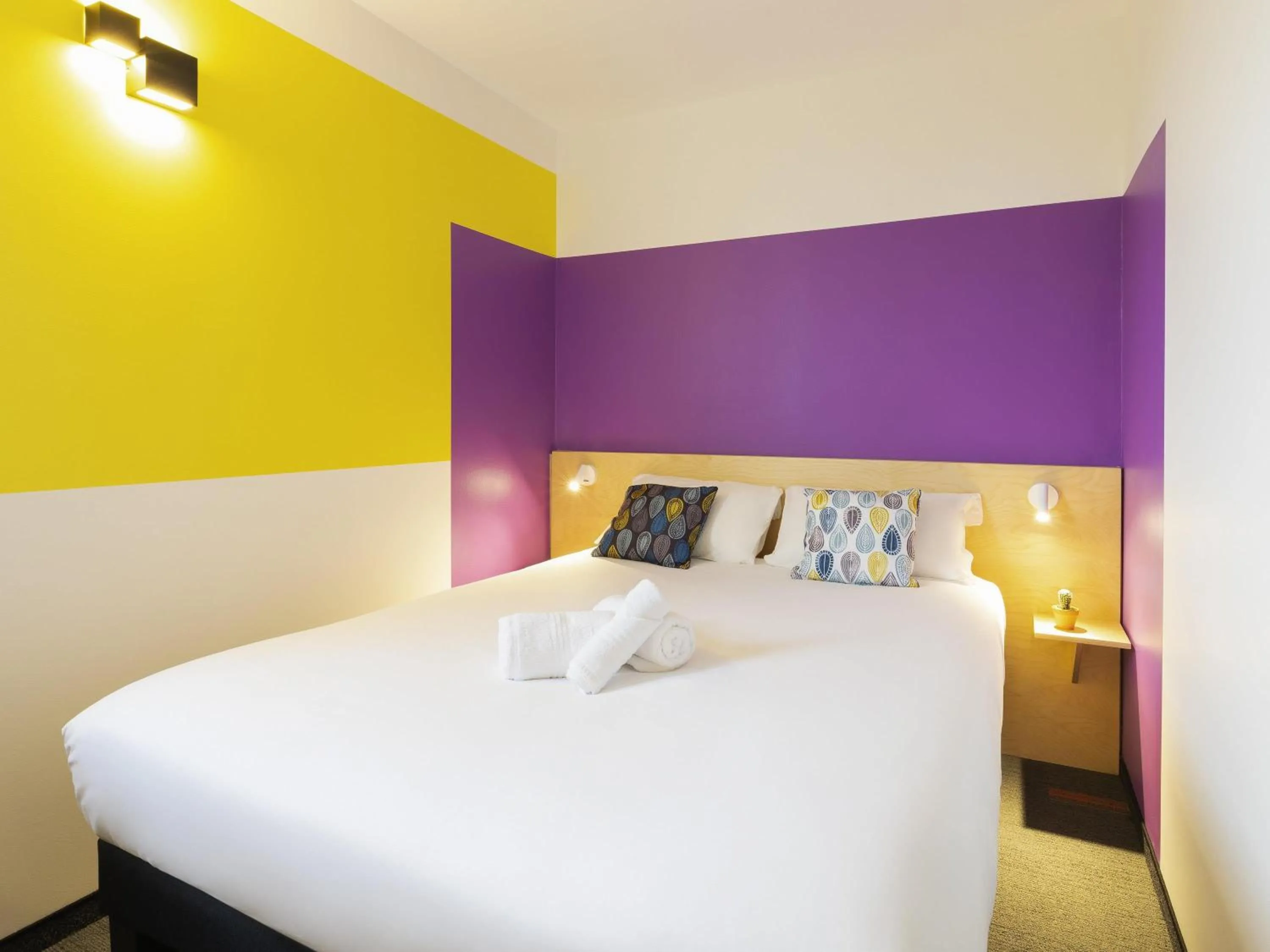 Bedroom, Bed in greet Hotel Nancy Sud