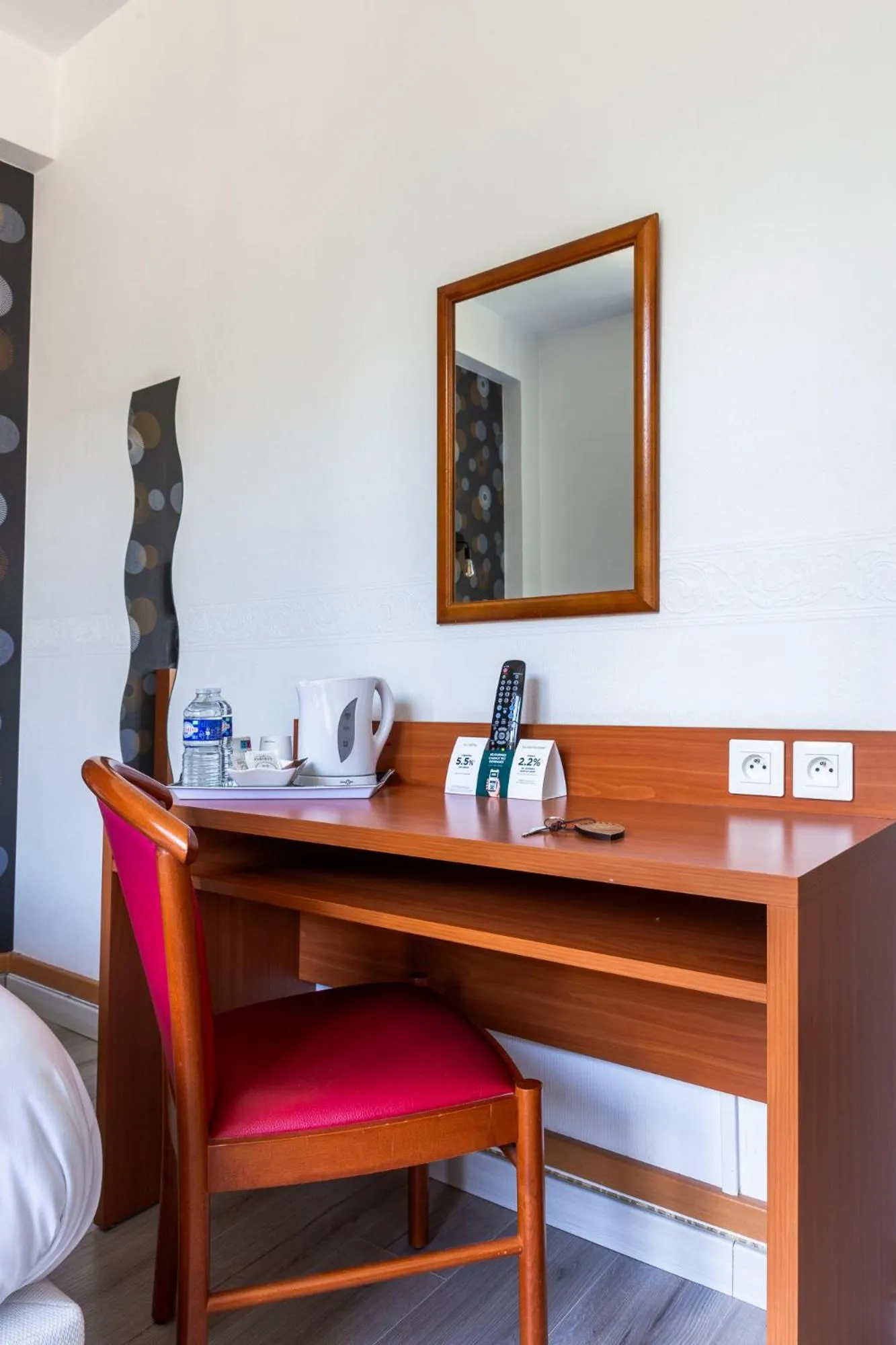 Coffee/tea facilities, Bed in Hôtel Restaurant Du Château