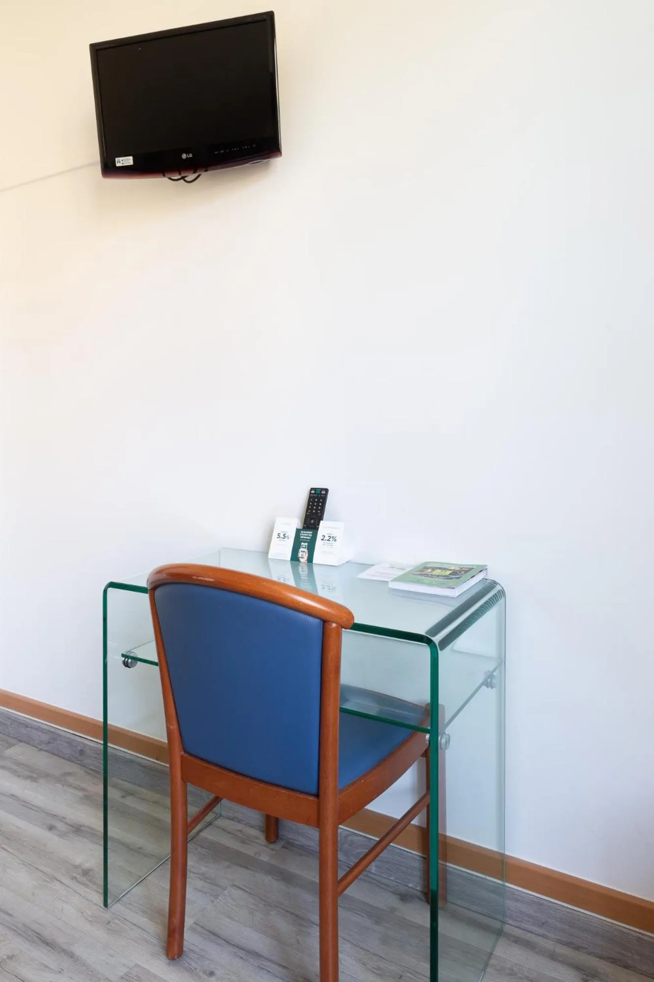 Bedroom in Hôtel Restaurant Du Château
