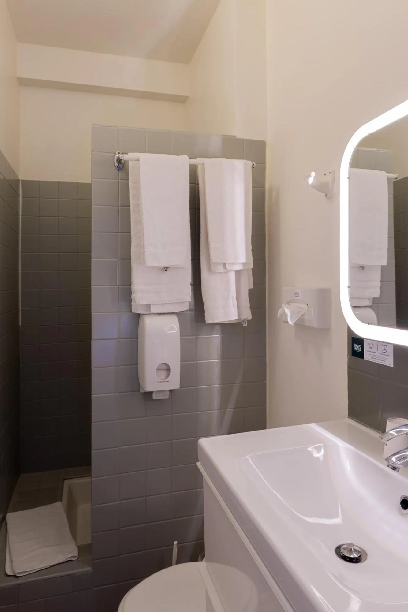 Bathroom in Hôtel Restaurant Du Château