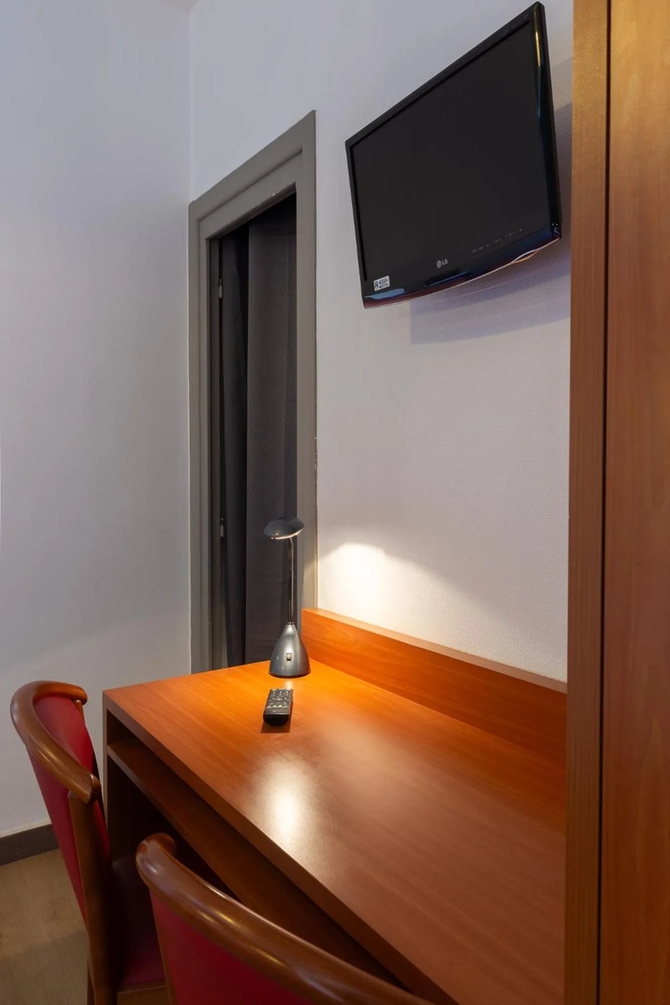 TV and multimedia in Hôtel Restaurant Du Château