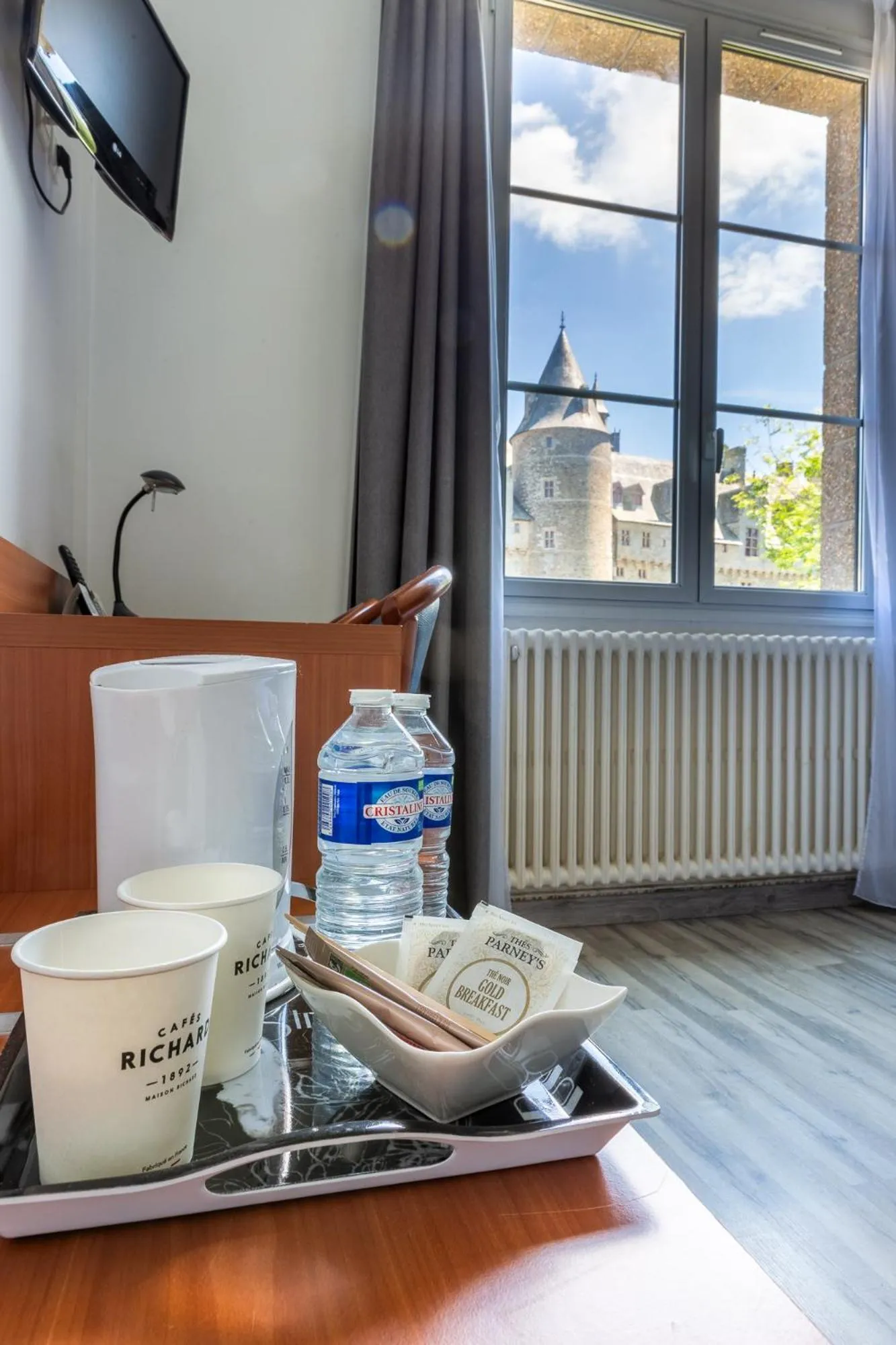 Coffee/tea facilities in Hôtel Restaurant Du Château