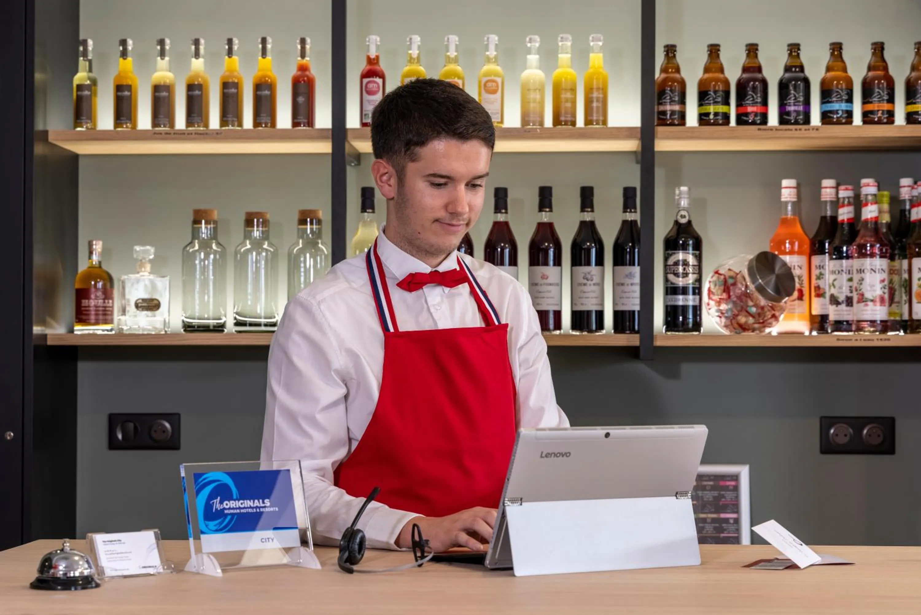 Lobby or reception in The Originals City, Hôtel Paray-le-Monial