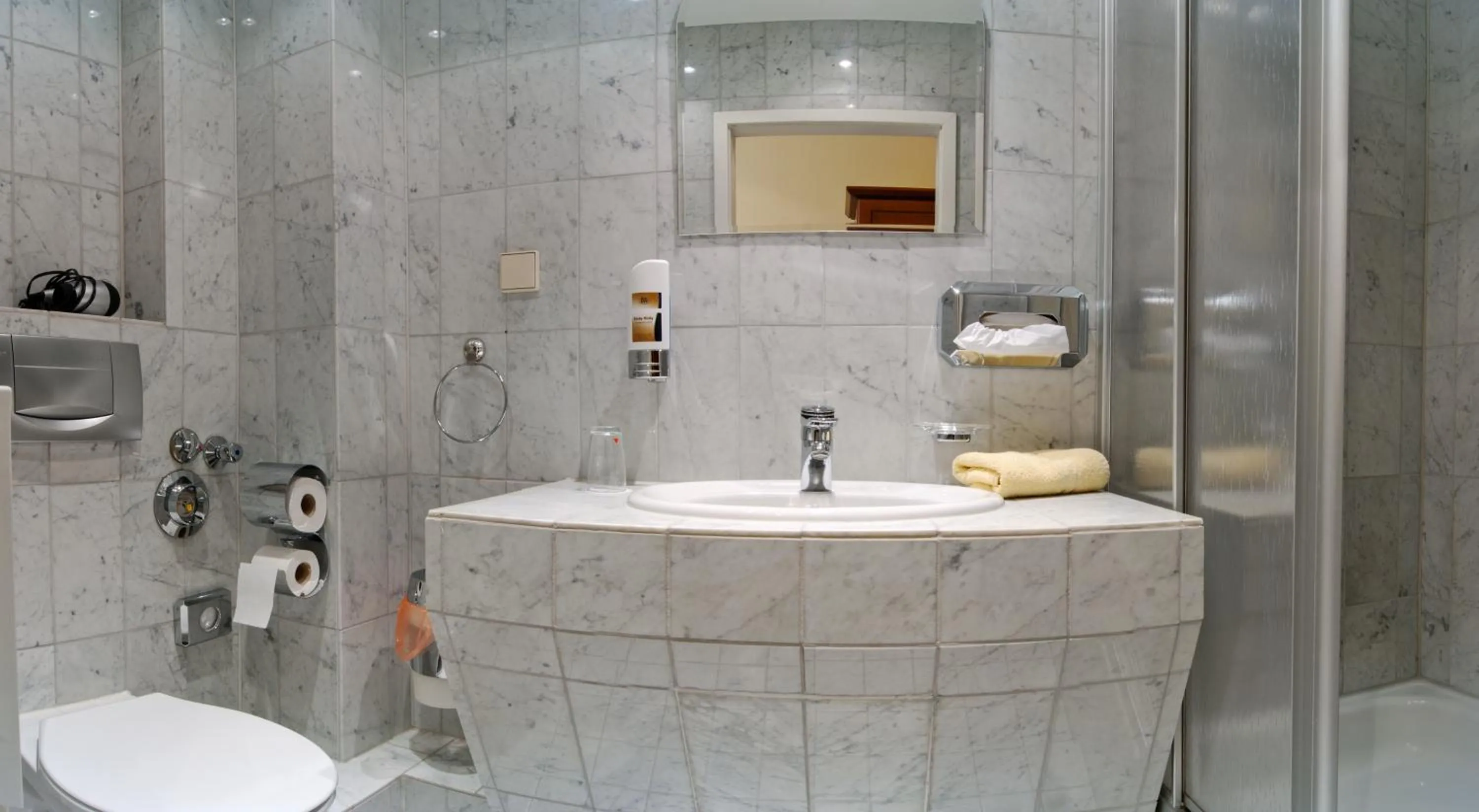 Bathroom in Hotel Deutsches Haus Mittweida