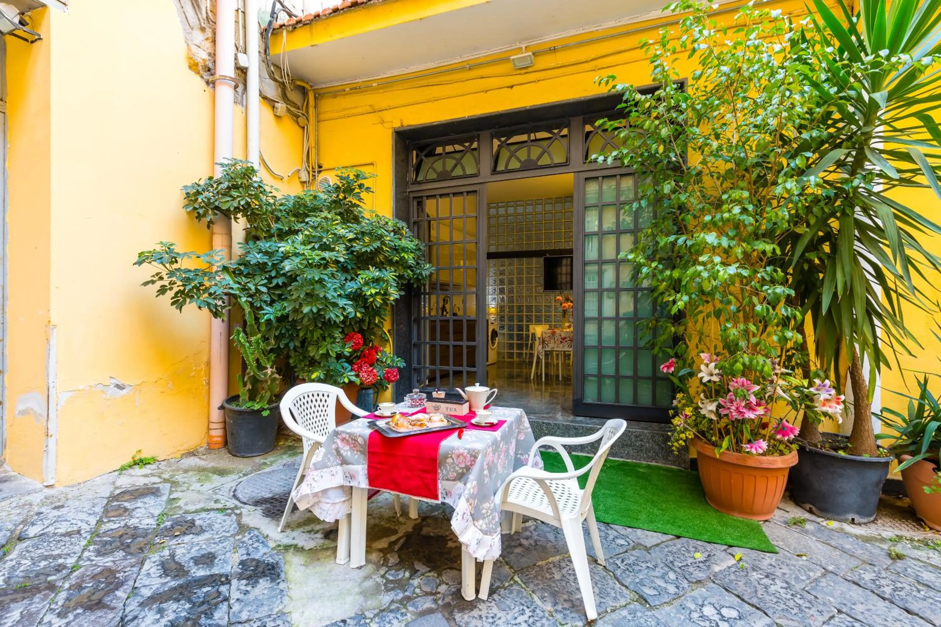 Patio in Museo Filangieri Suite