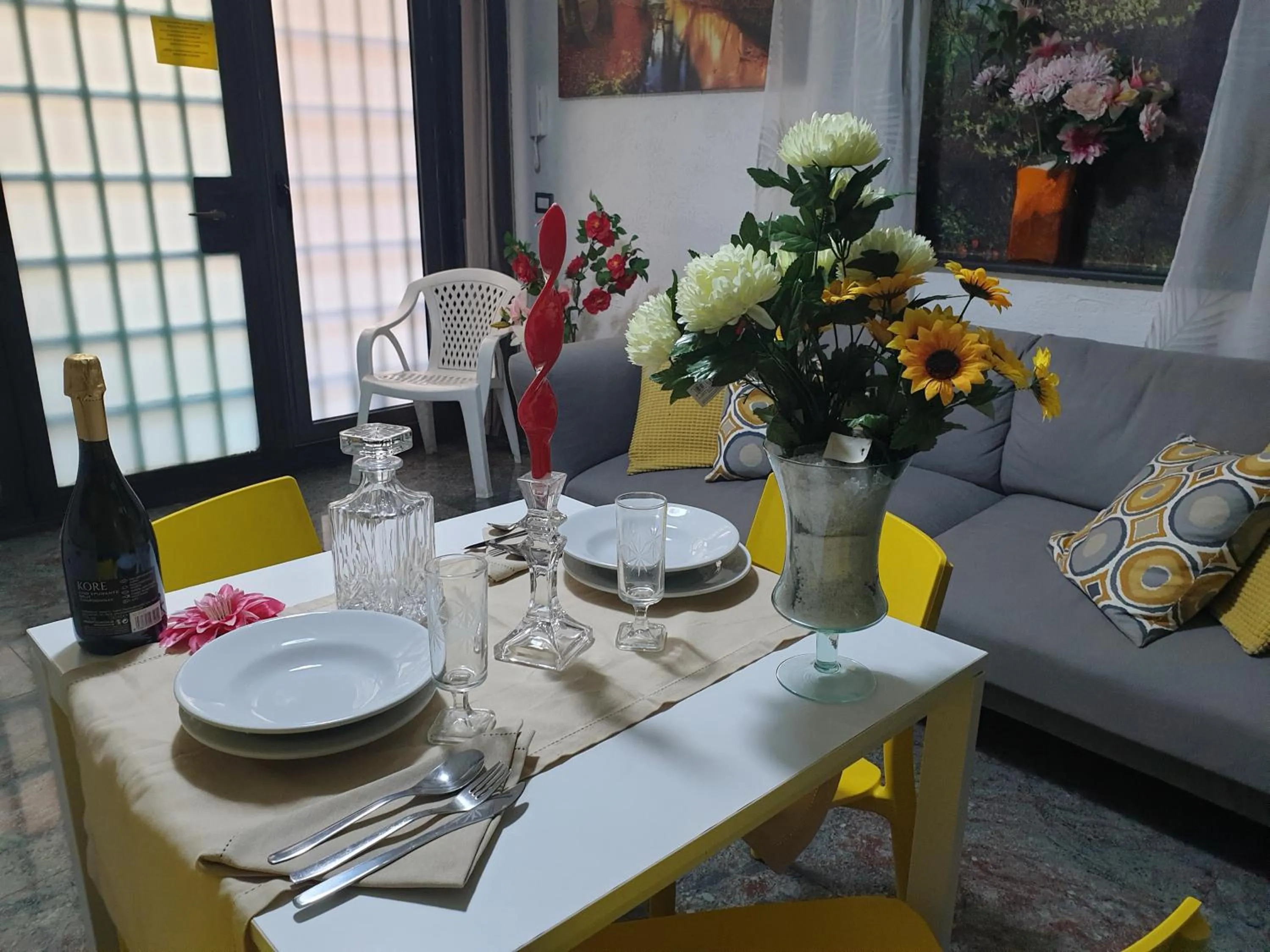 Dining area in Museo Filangieri Suite