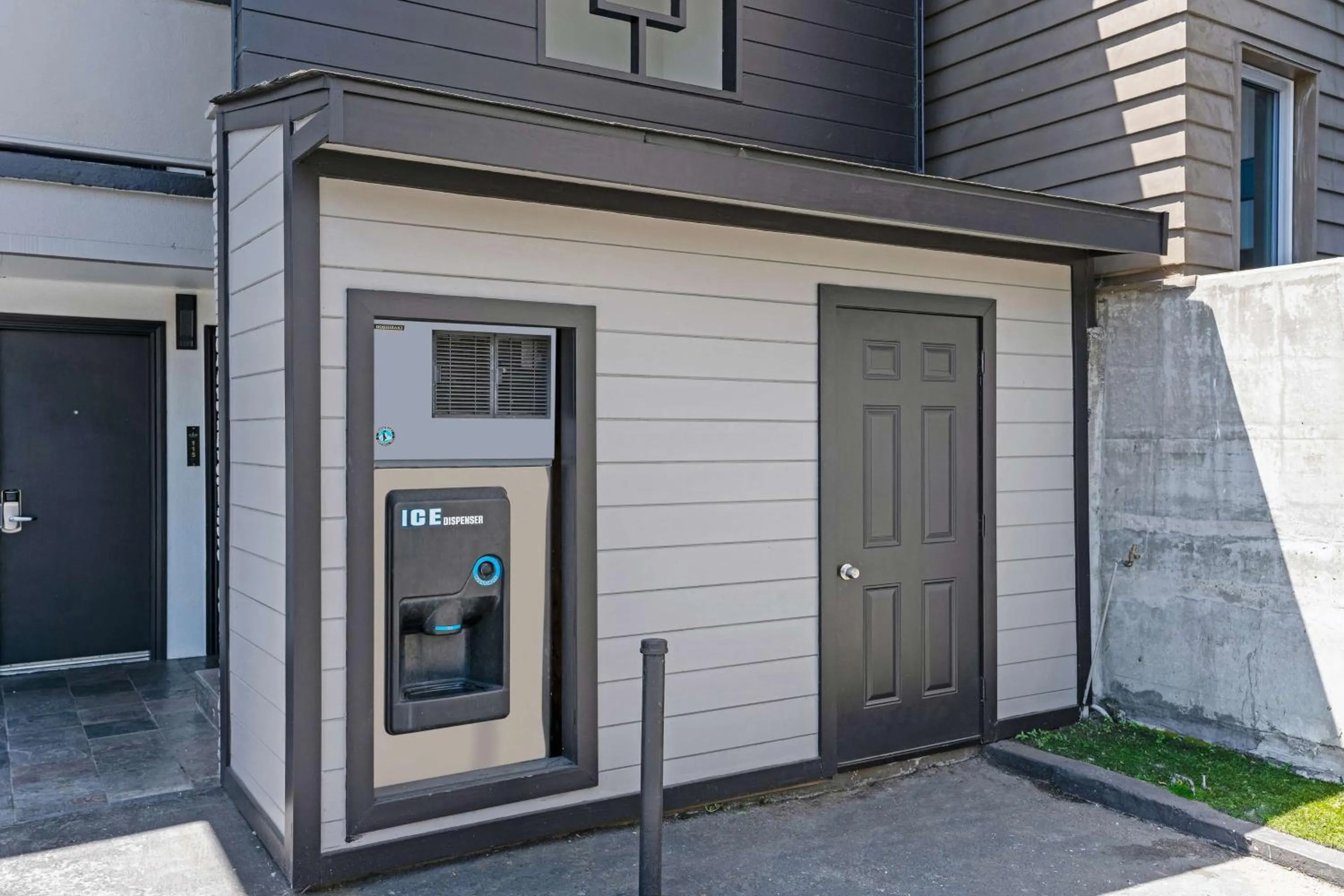 Property building in Travelodge by Wyndham Berkeley