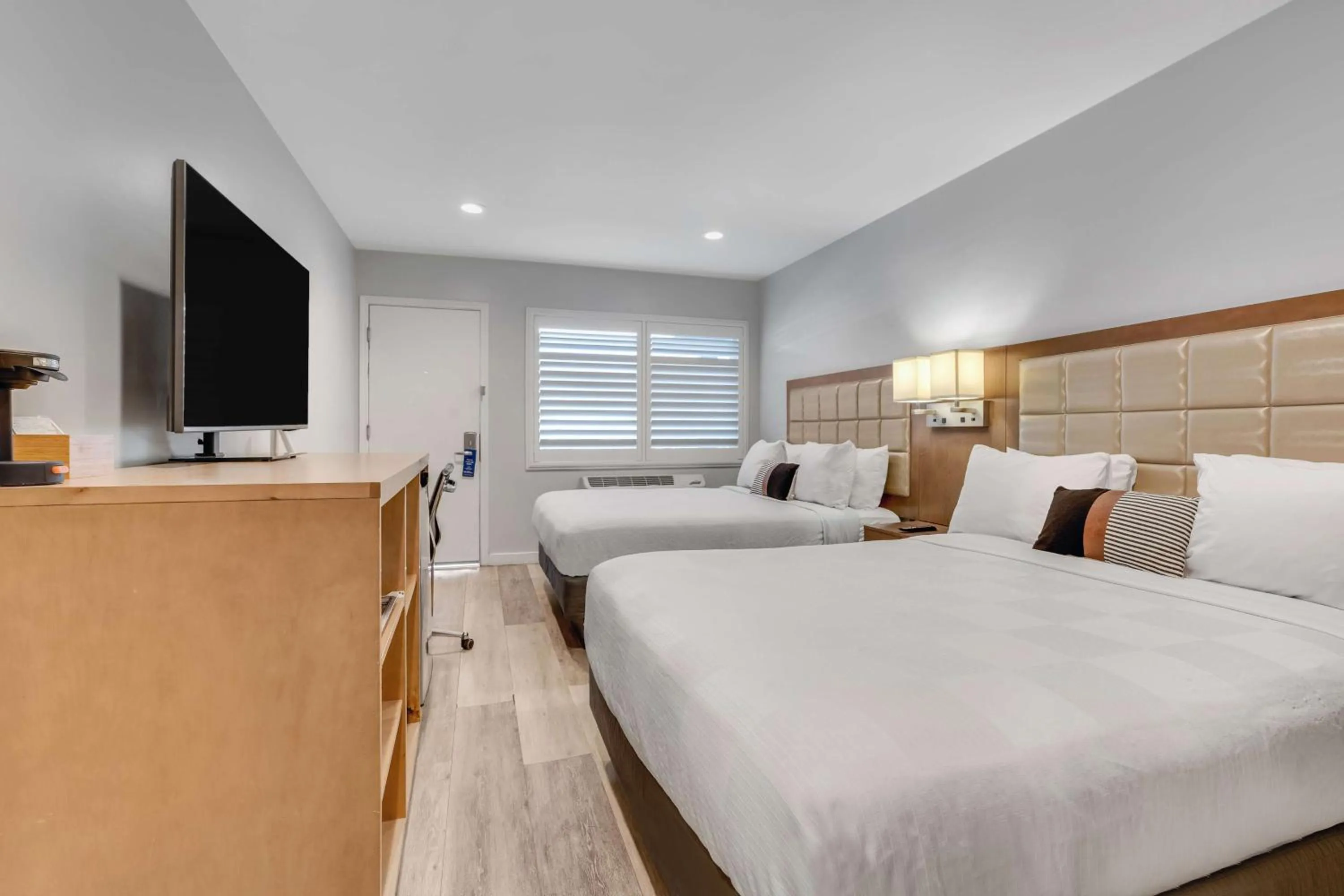 Bedroom, Bed in Travelodge by Wyndham Berkeley