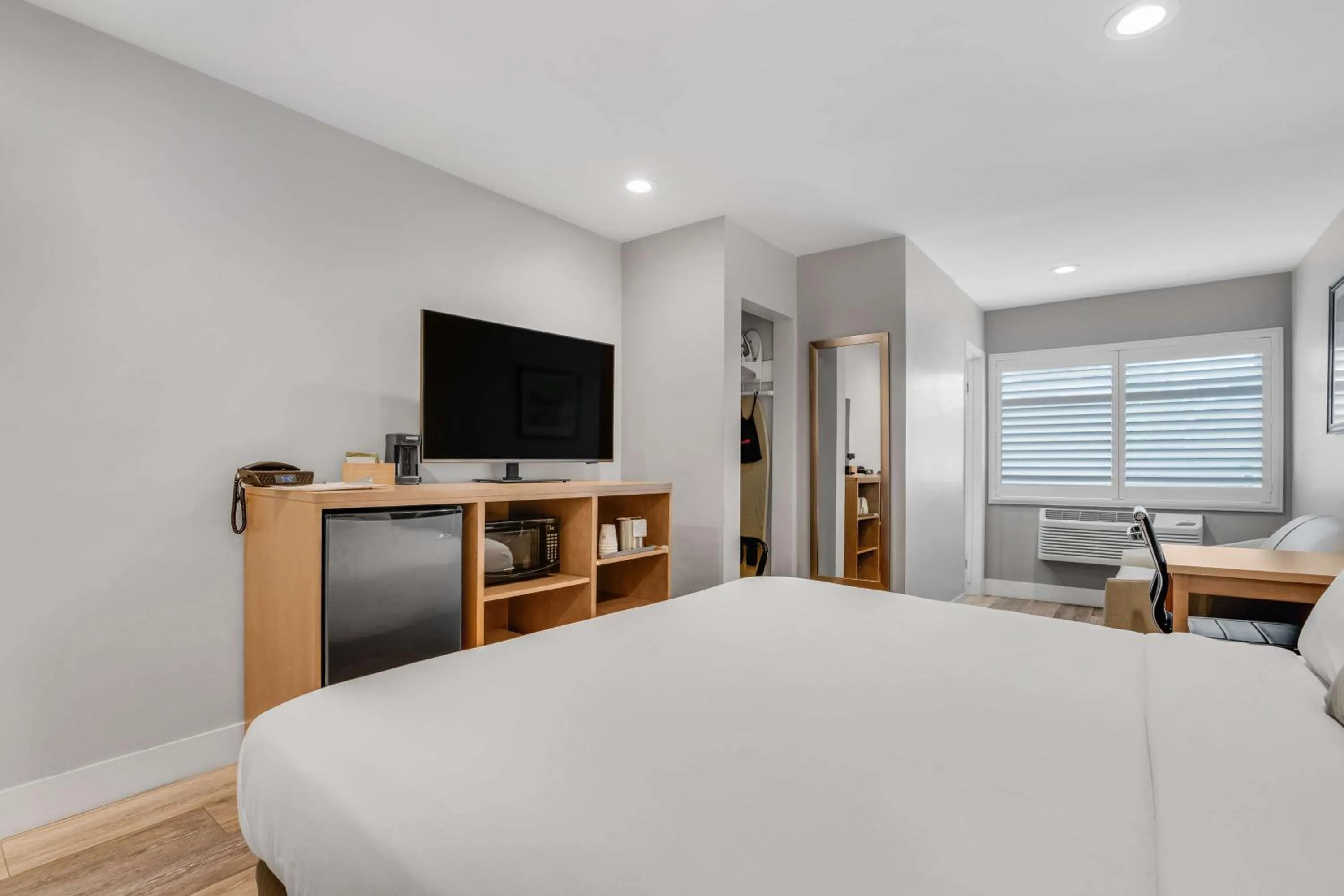 Bedroom, Bed in Travelodge by Wyndham Berkeley