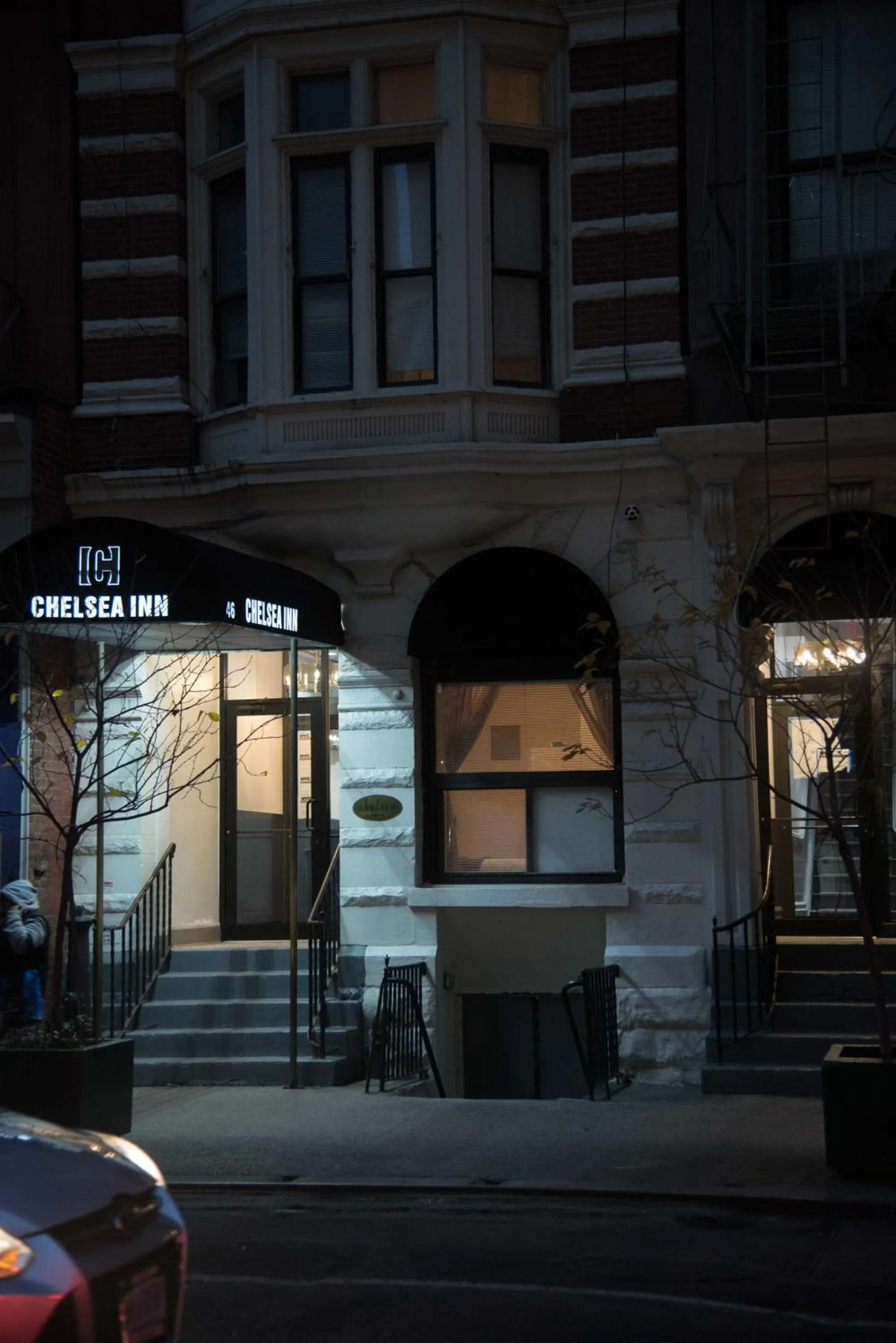 Logo/Certificate/Sign in Chelsea Inn