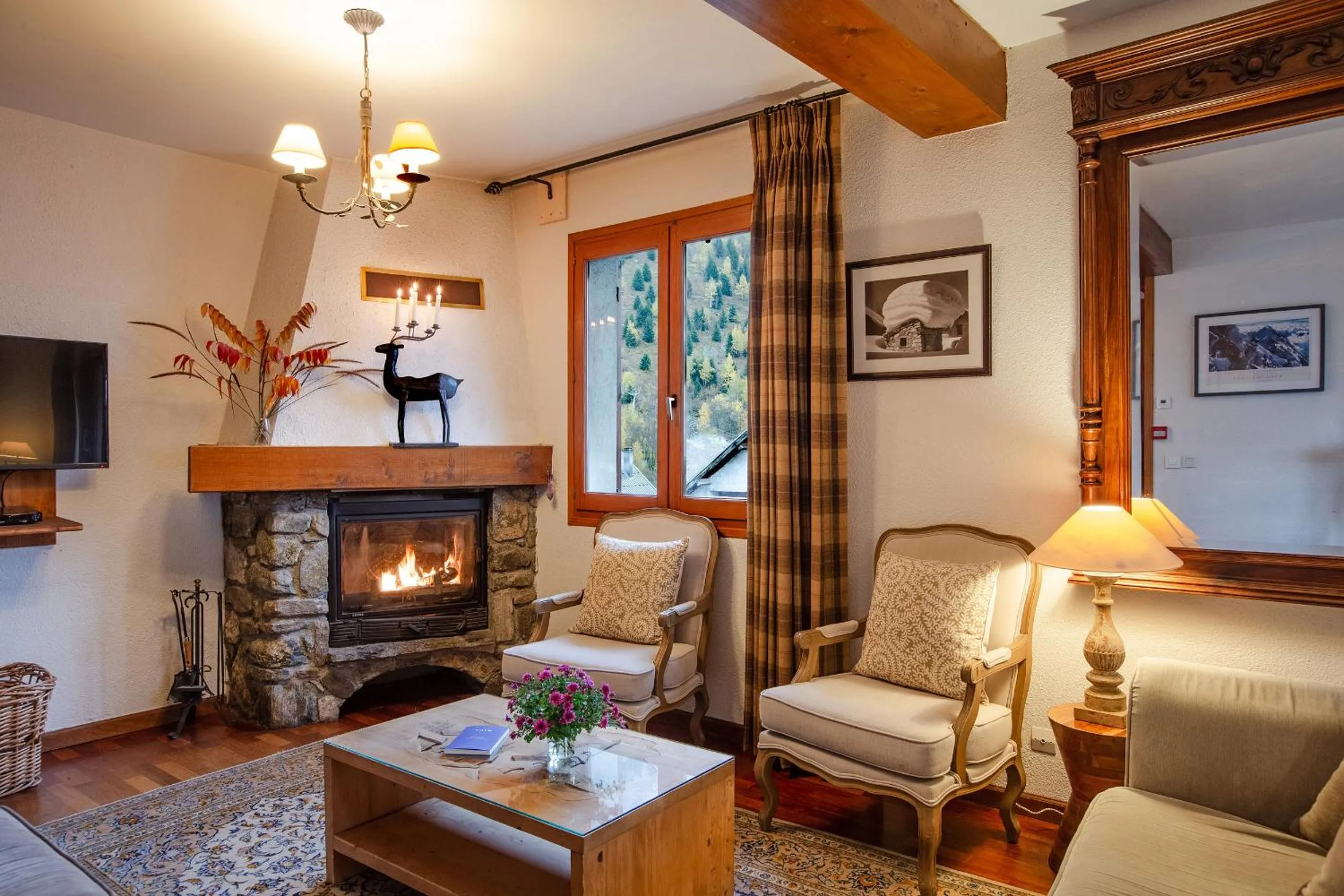 Ski Peak - Chalet Lucette - bijoux style 200m from the piste