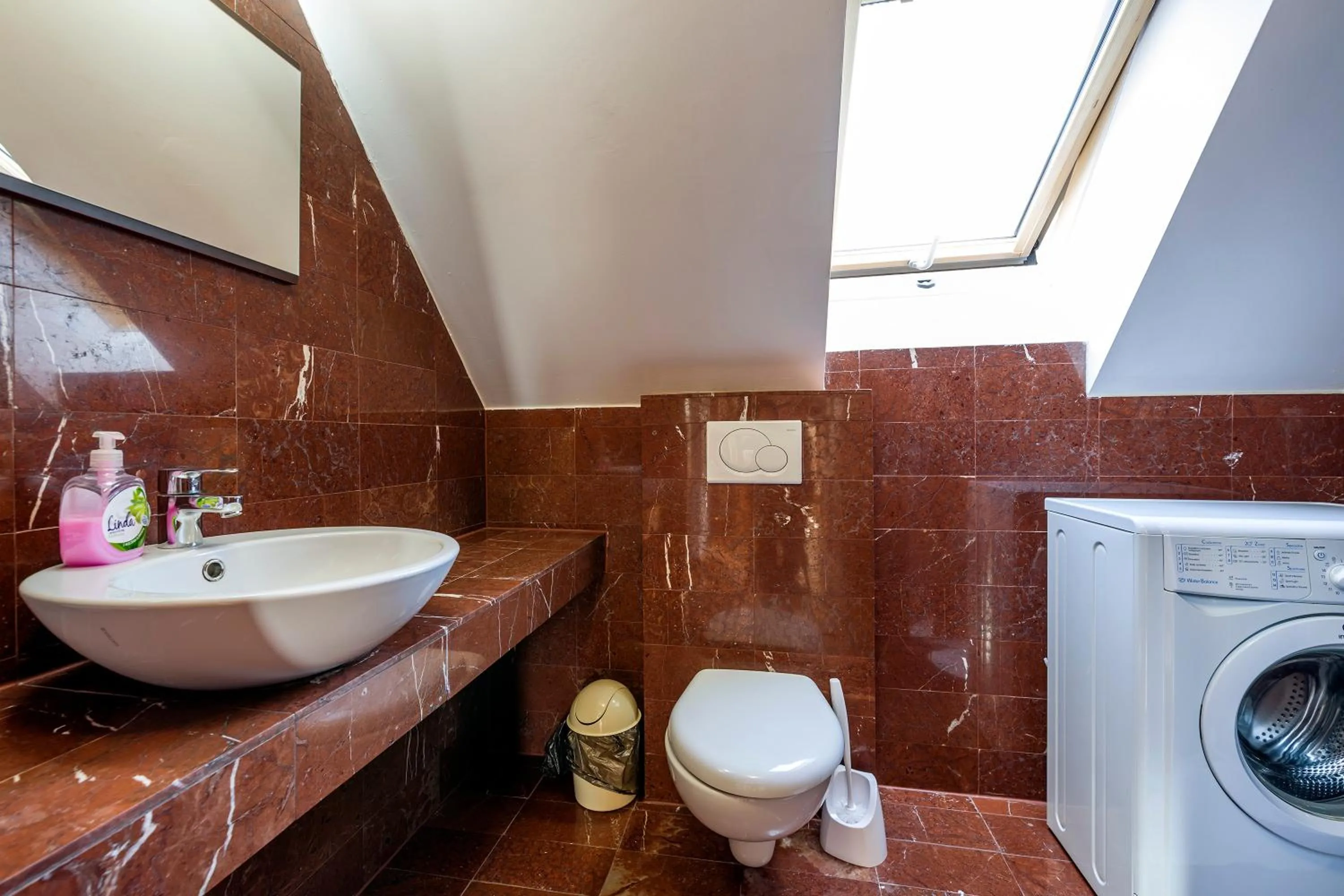 Toilet in Mala Italia Apartments