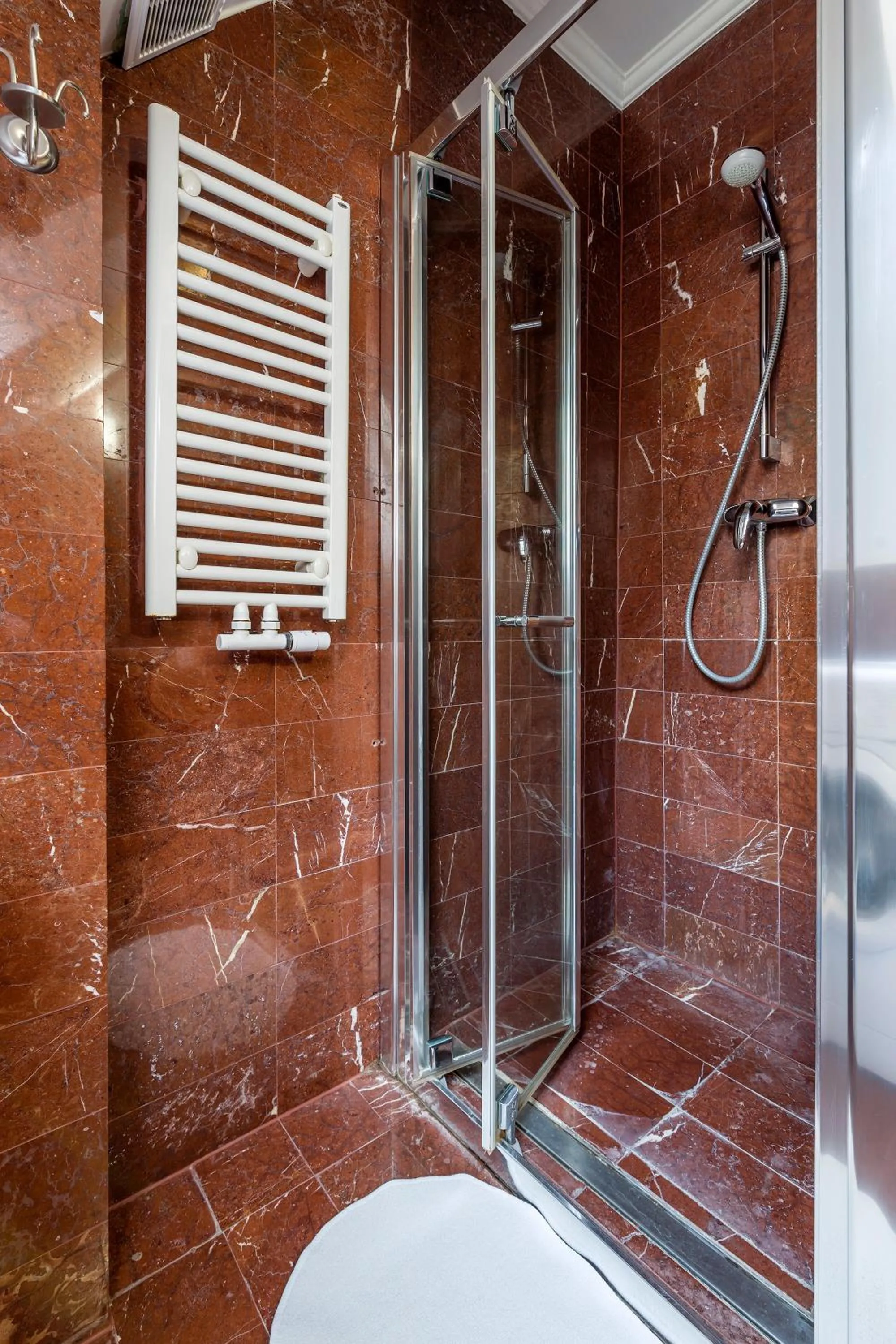 Shower in Mala Italia Apartments