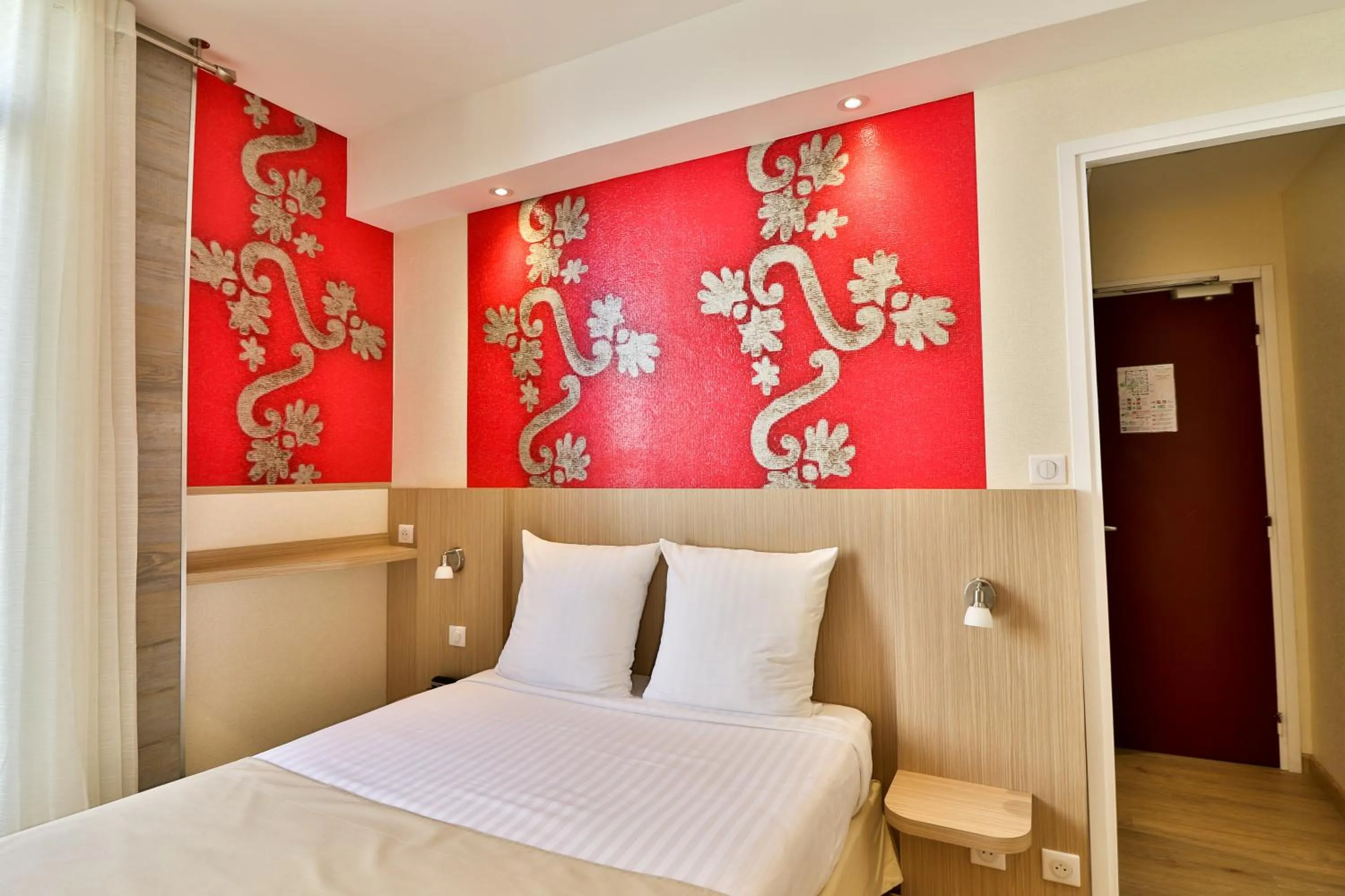 Bedroom, Bed in Hôtel Provençal