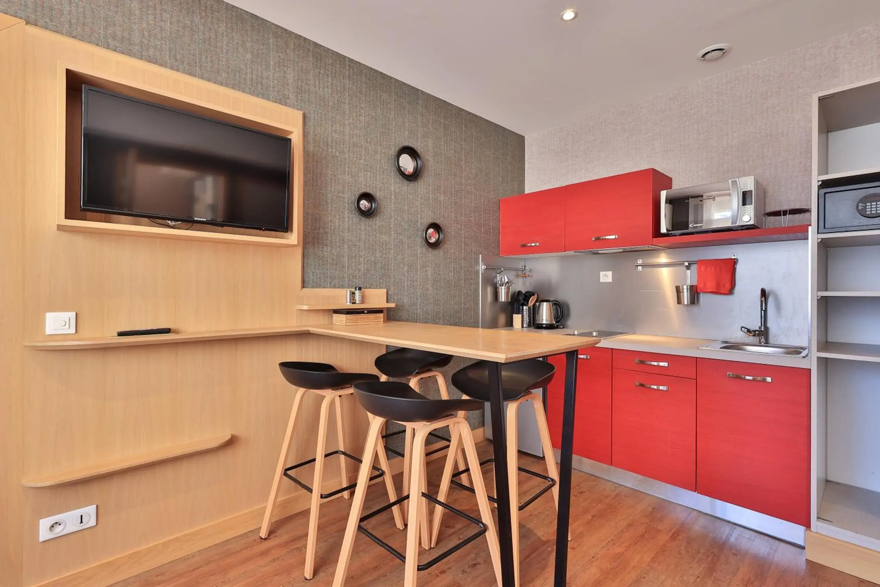 One-Bedroom Apartment - Ground Floor in Hôtel Provençal One-Bedroom Apartment - Ground Floor in Hôtel Provençal