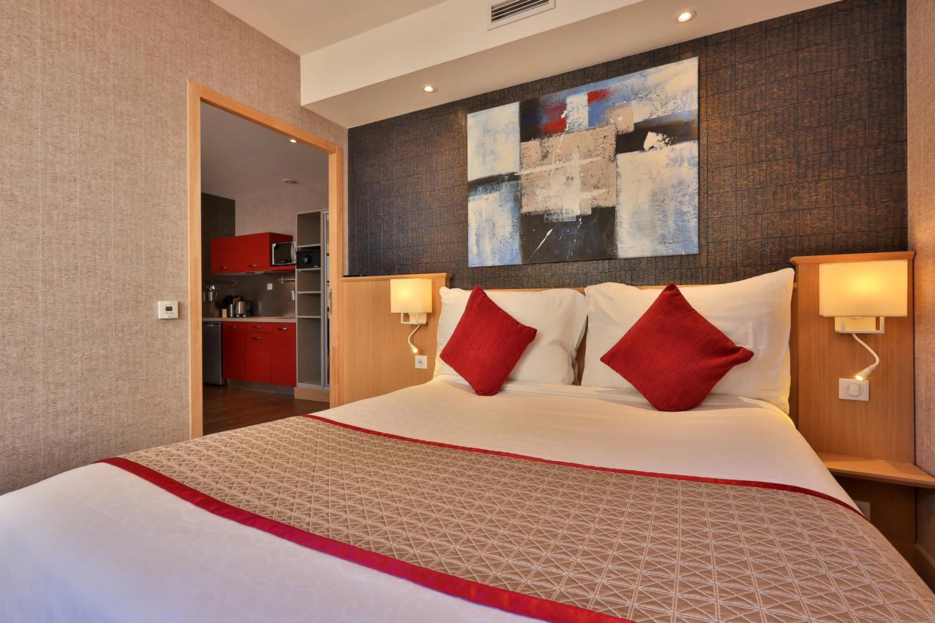 Bedroom, Bed in Hôtel Provençal