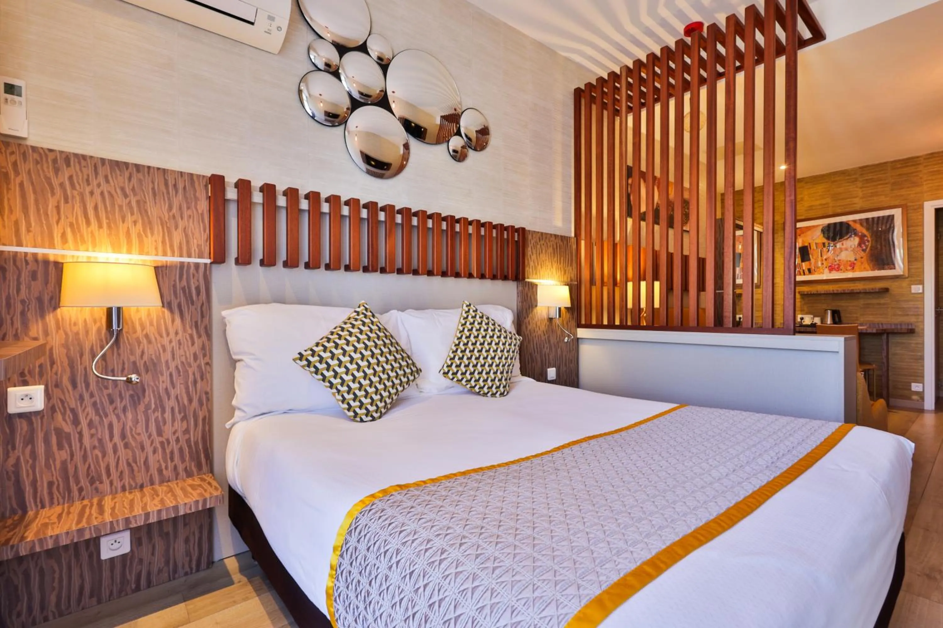 Bedroom, Bed in Hôtel Provençal