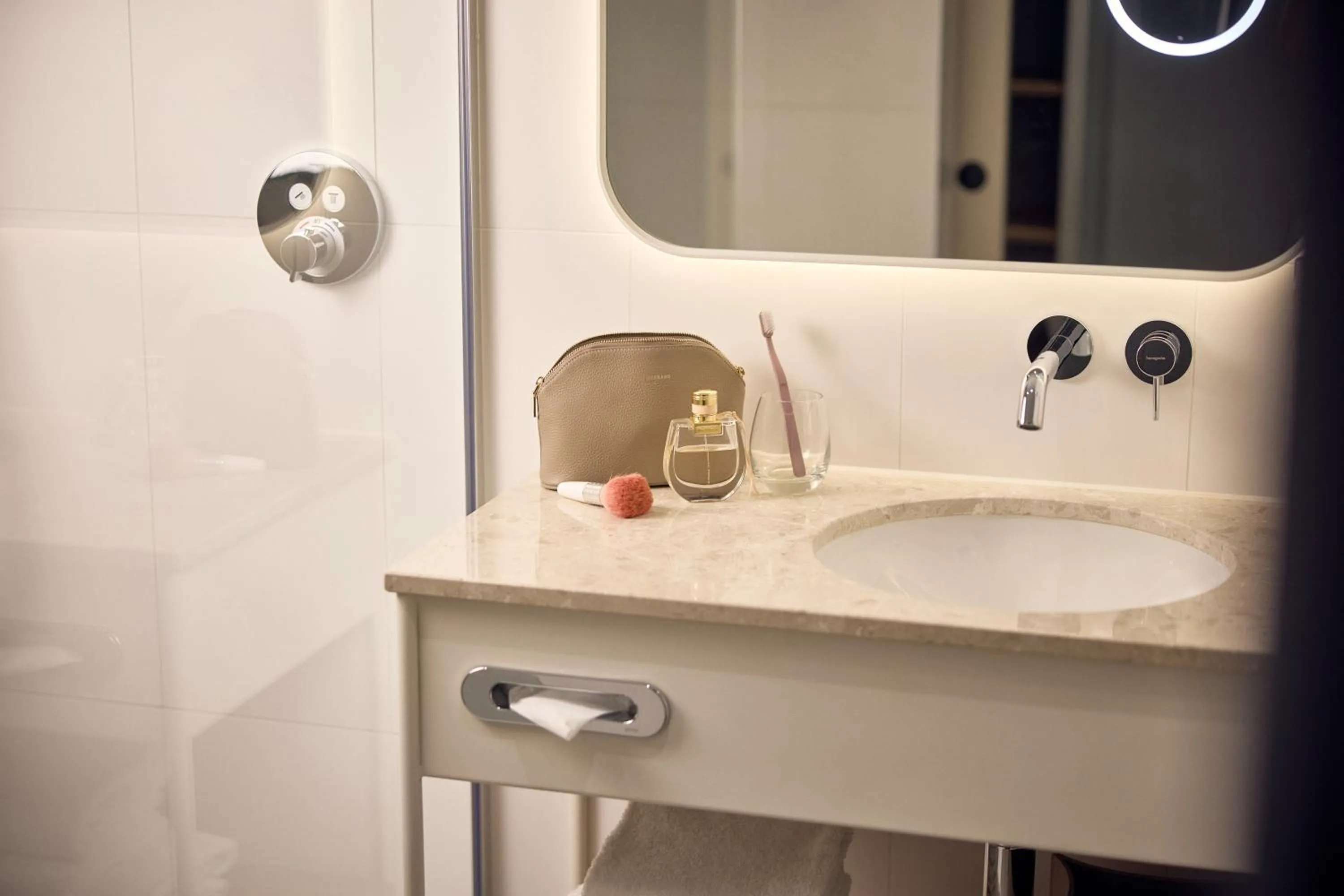 Bathroom in Van der Valk Hotel Paris CDG Airport